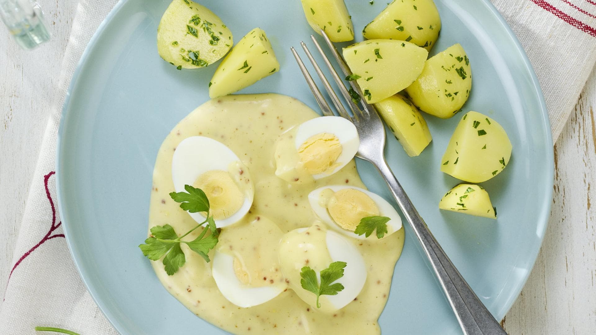 Eier mit Senfsauce