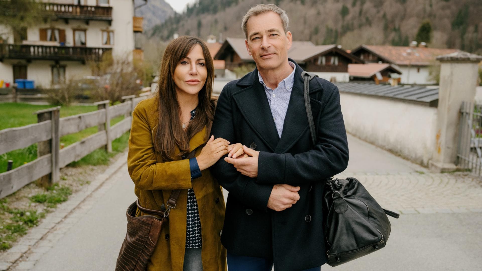 Jan Sosniok und Simone Thomalla in "Frühling - Die verschwundenen Eltern"