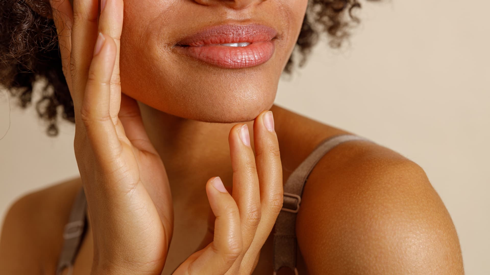 Eine Frau mit gepflegten Lippen