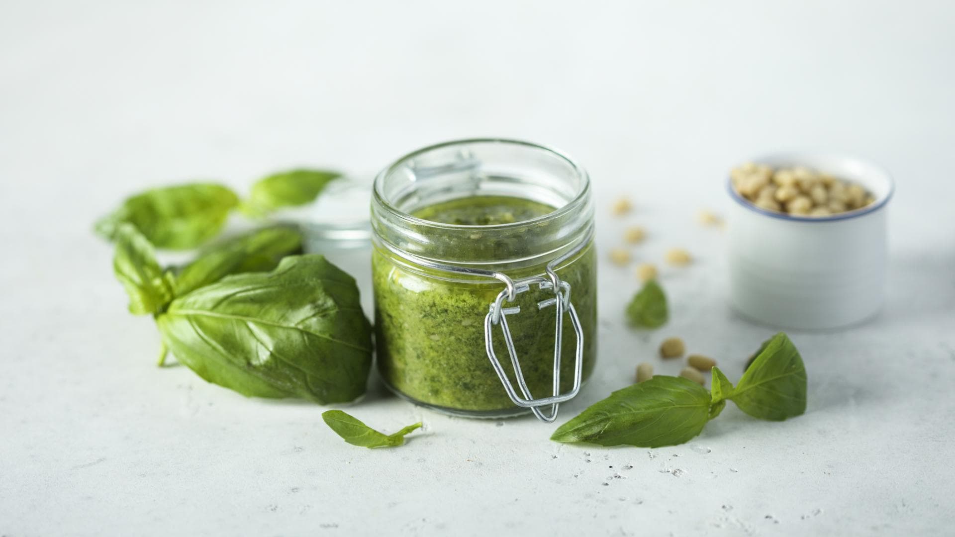 Basilikum-Pesto im Einmachglas 