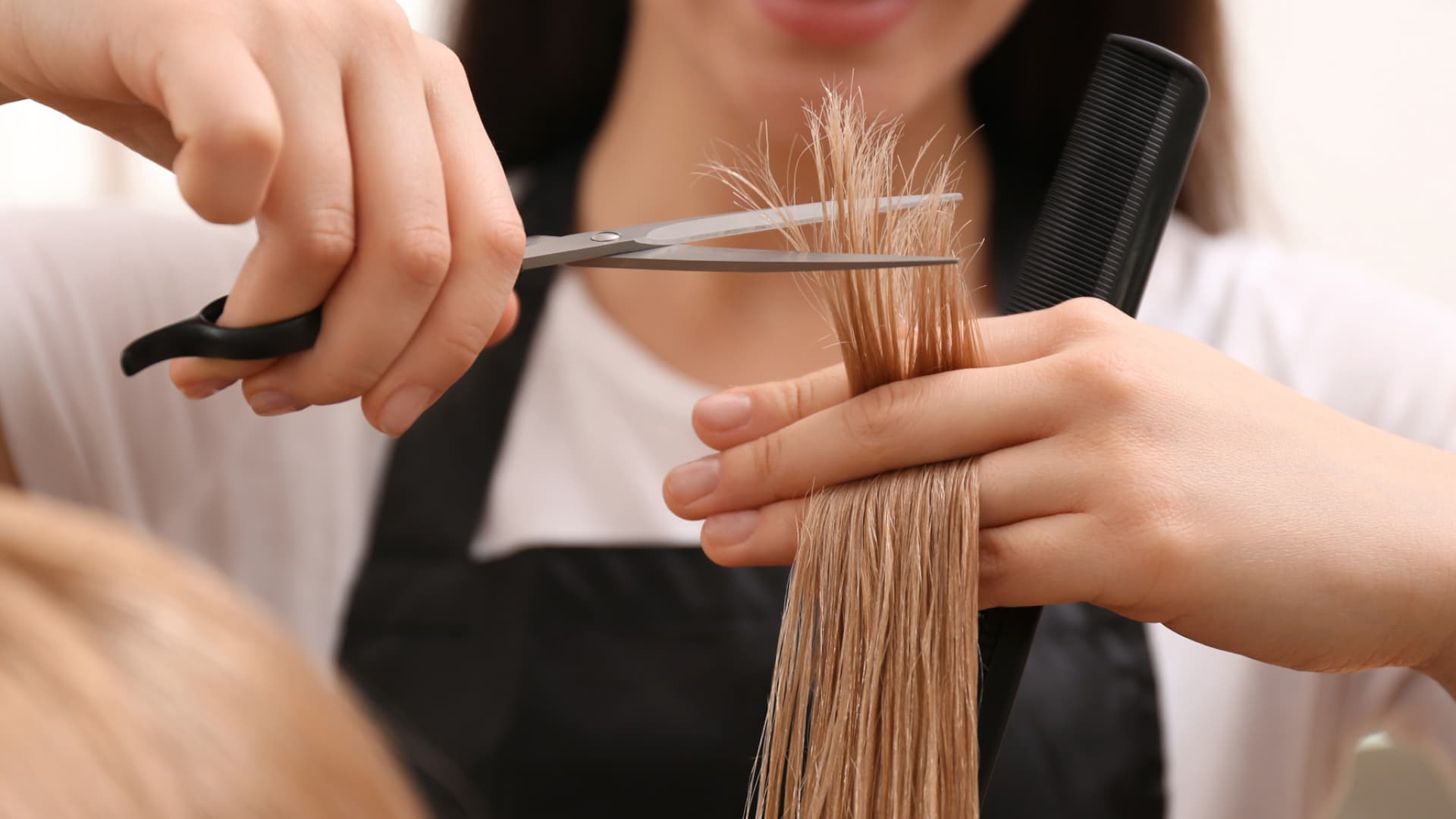 Ein guter Friseur schneidet Haare
