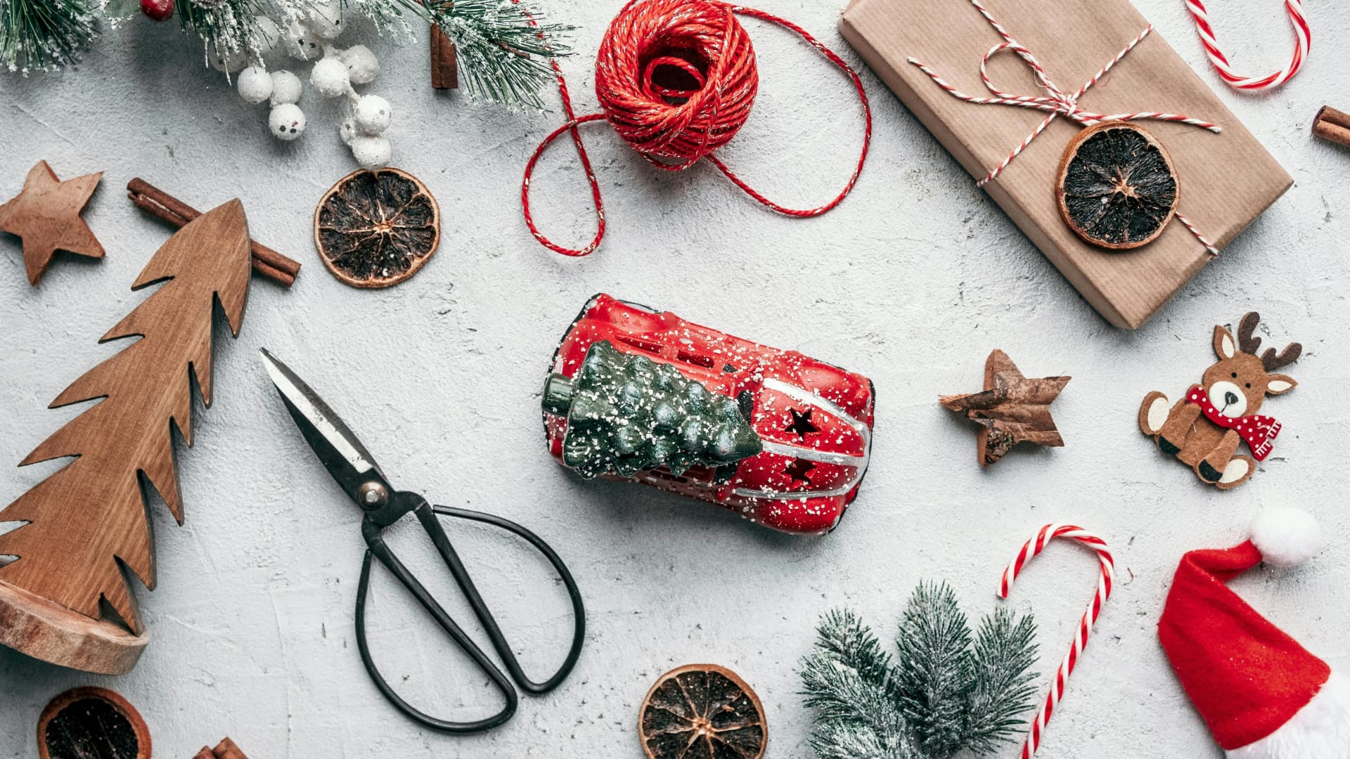 Weihnachtlich verpackte Geldgeschenke