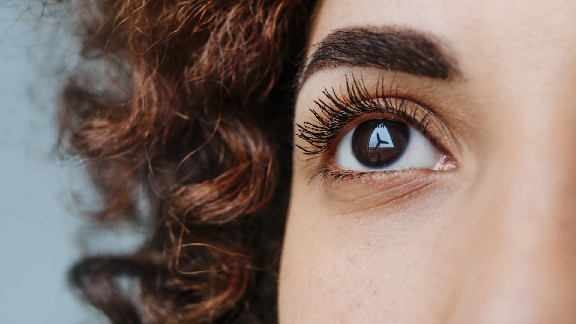 Perfekt geschwungene Wimpern - dank Löffel Mit Löffel gebogene Wimpern
