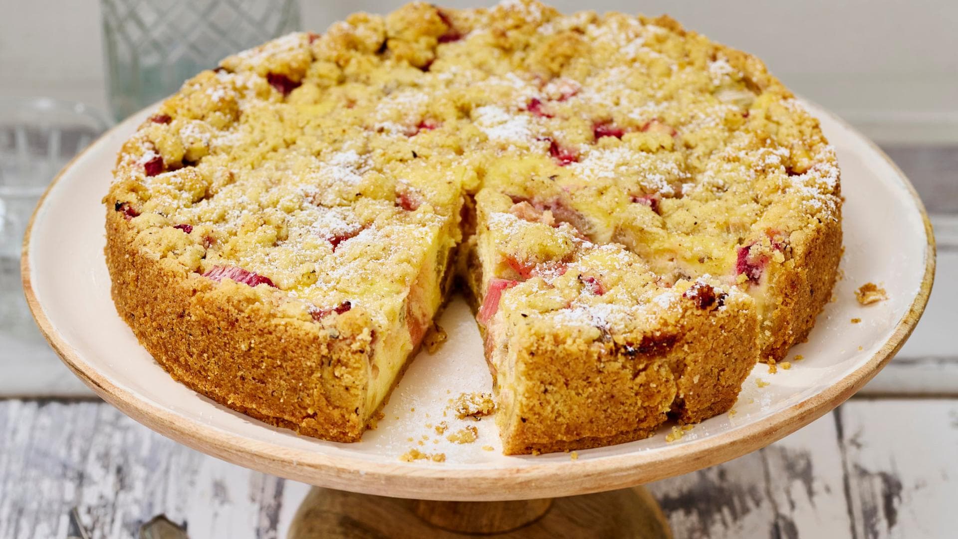 Rhabarber-Skyr-Kuchen mit Streuseln