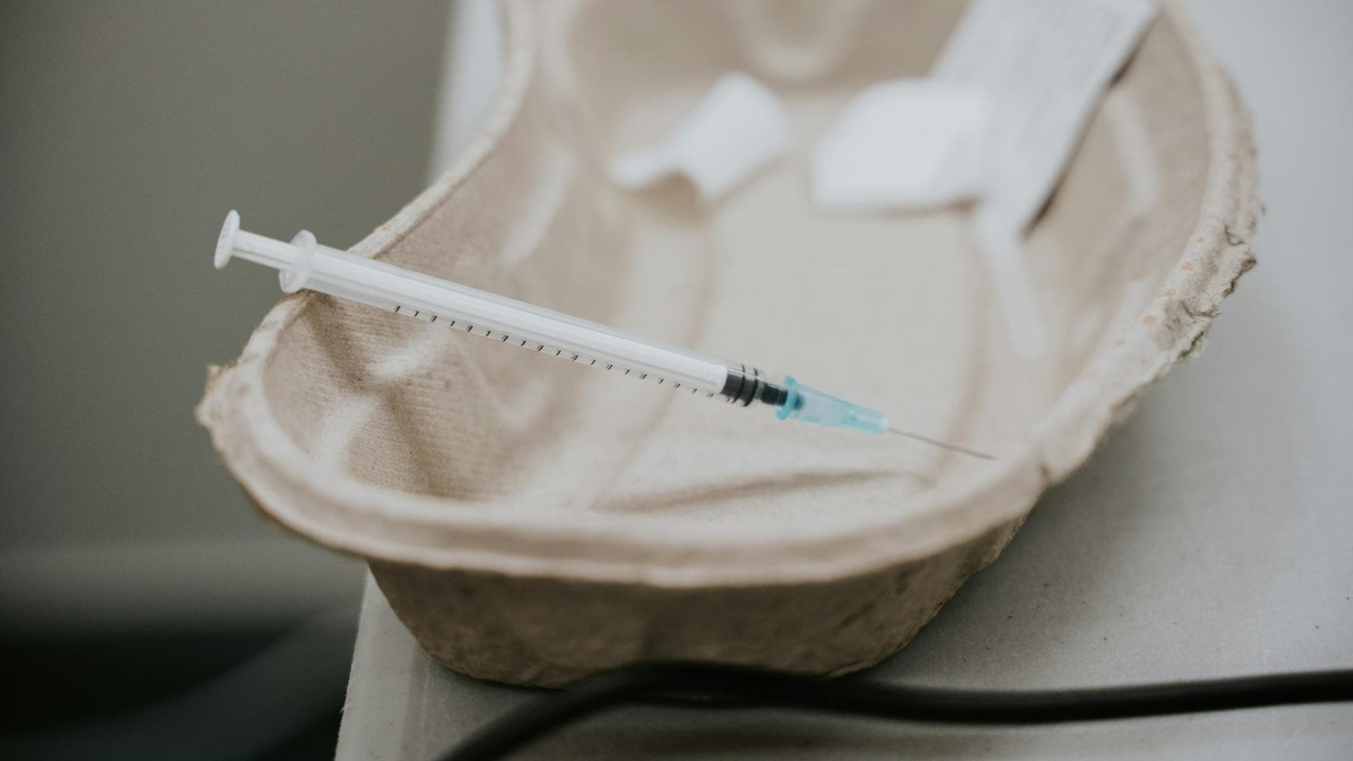 RSV bei Älteren - Spritze für Impfung