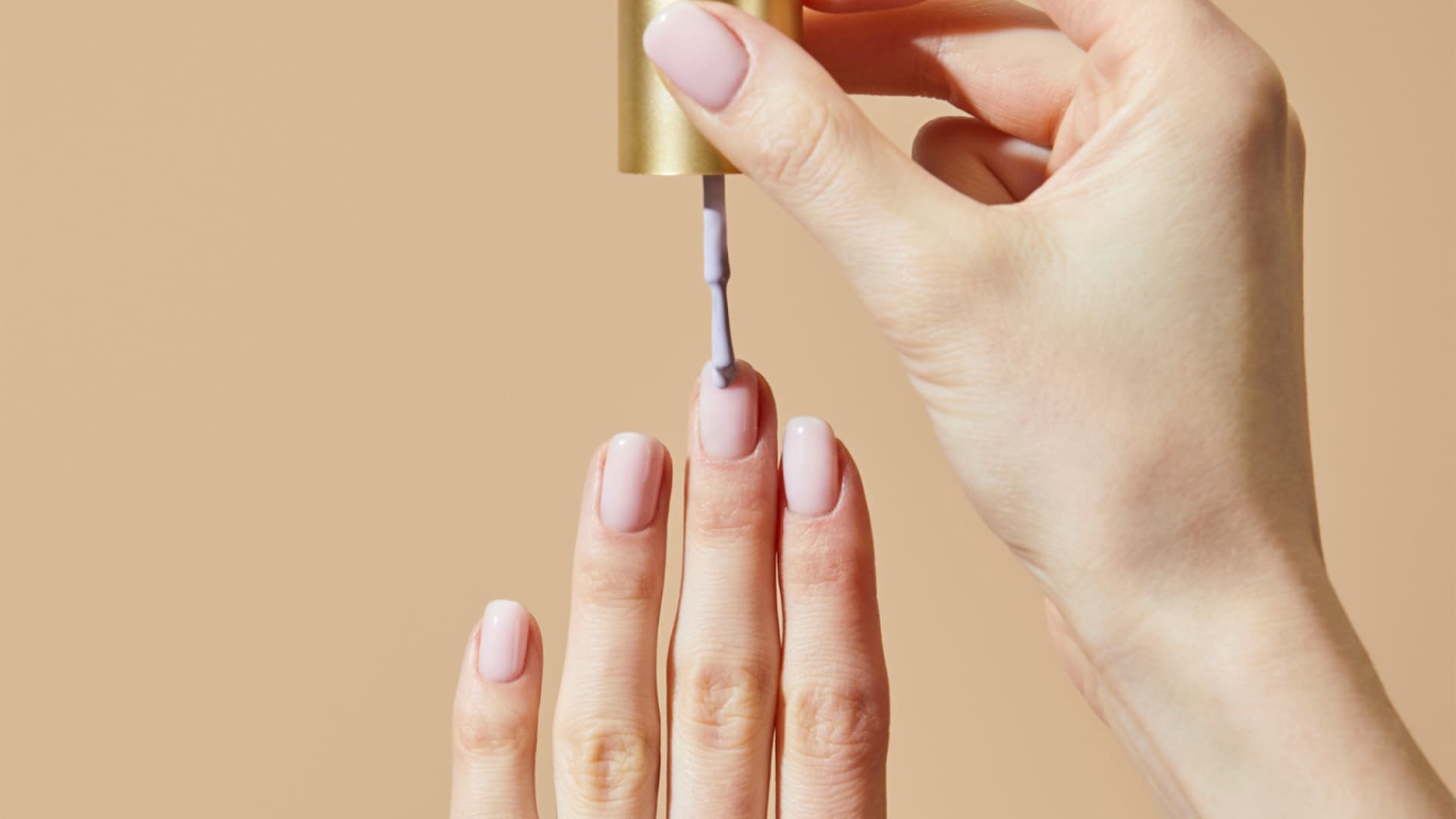 Nagellackfarbe, die jung macht