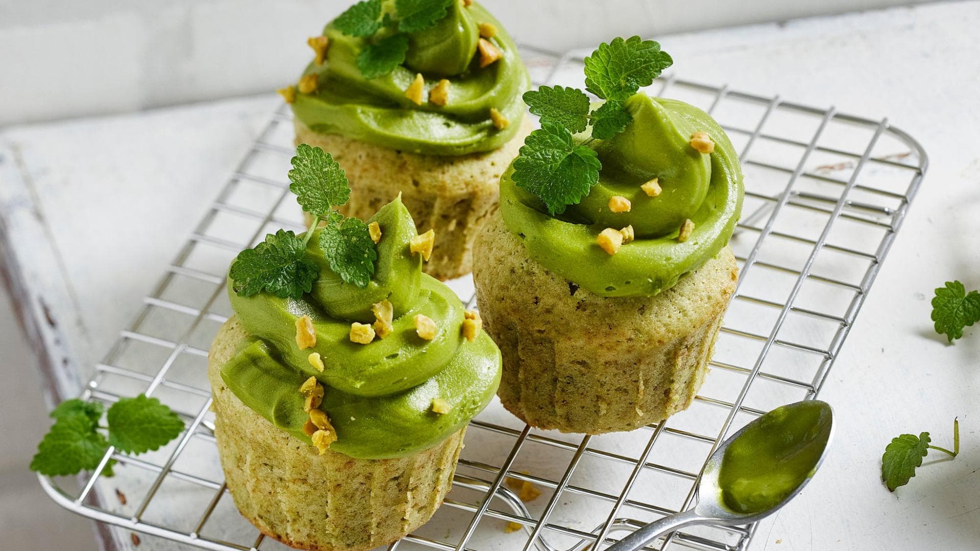 Matcha-Mandel-Cupcakes 