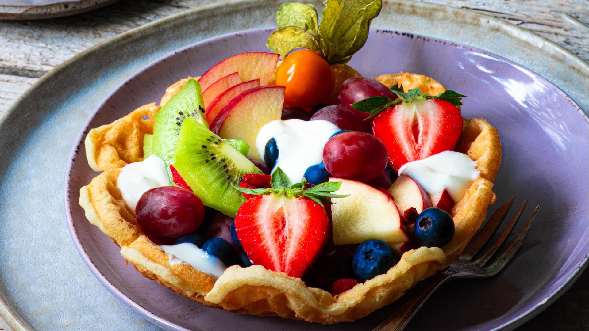Waffelschale mit Obst 
