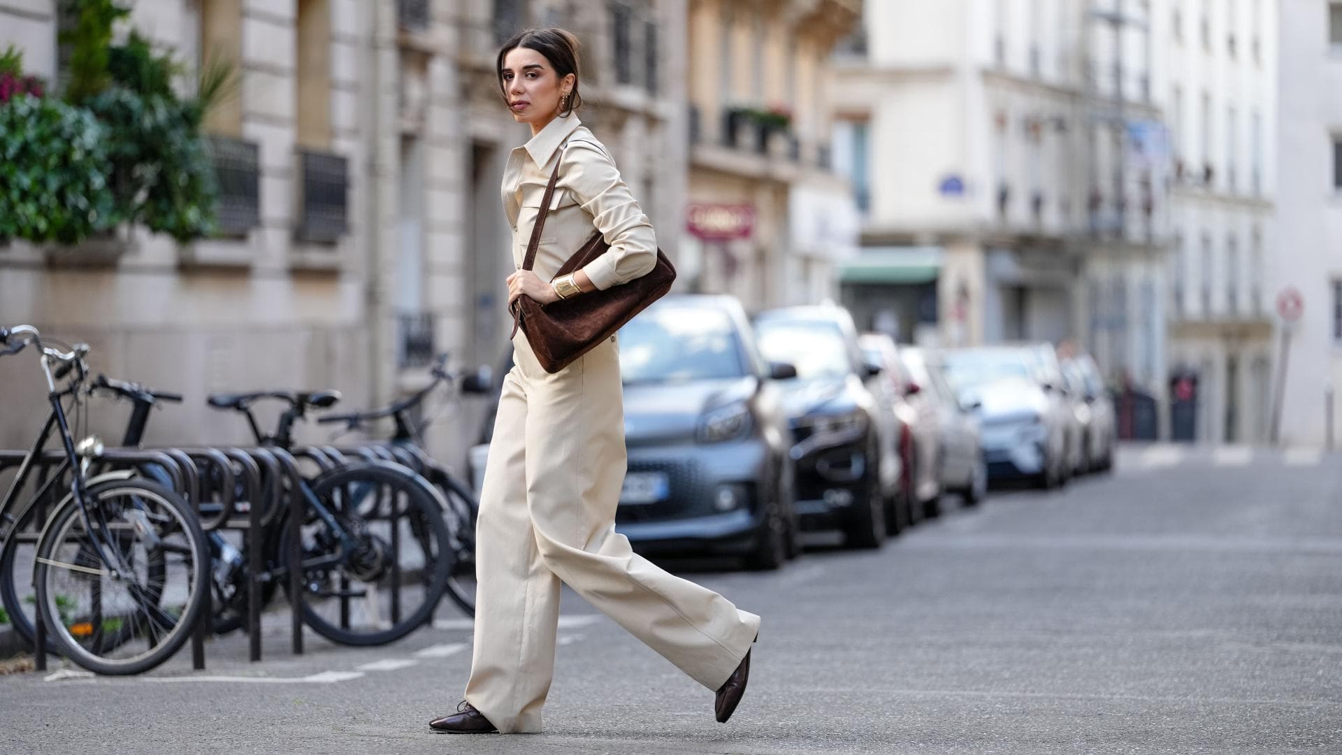 Kombination aus Tasche und Schuhe Streetstyle 