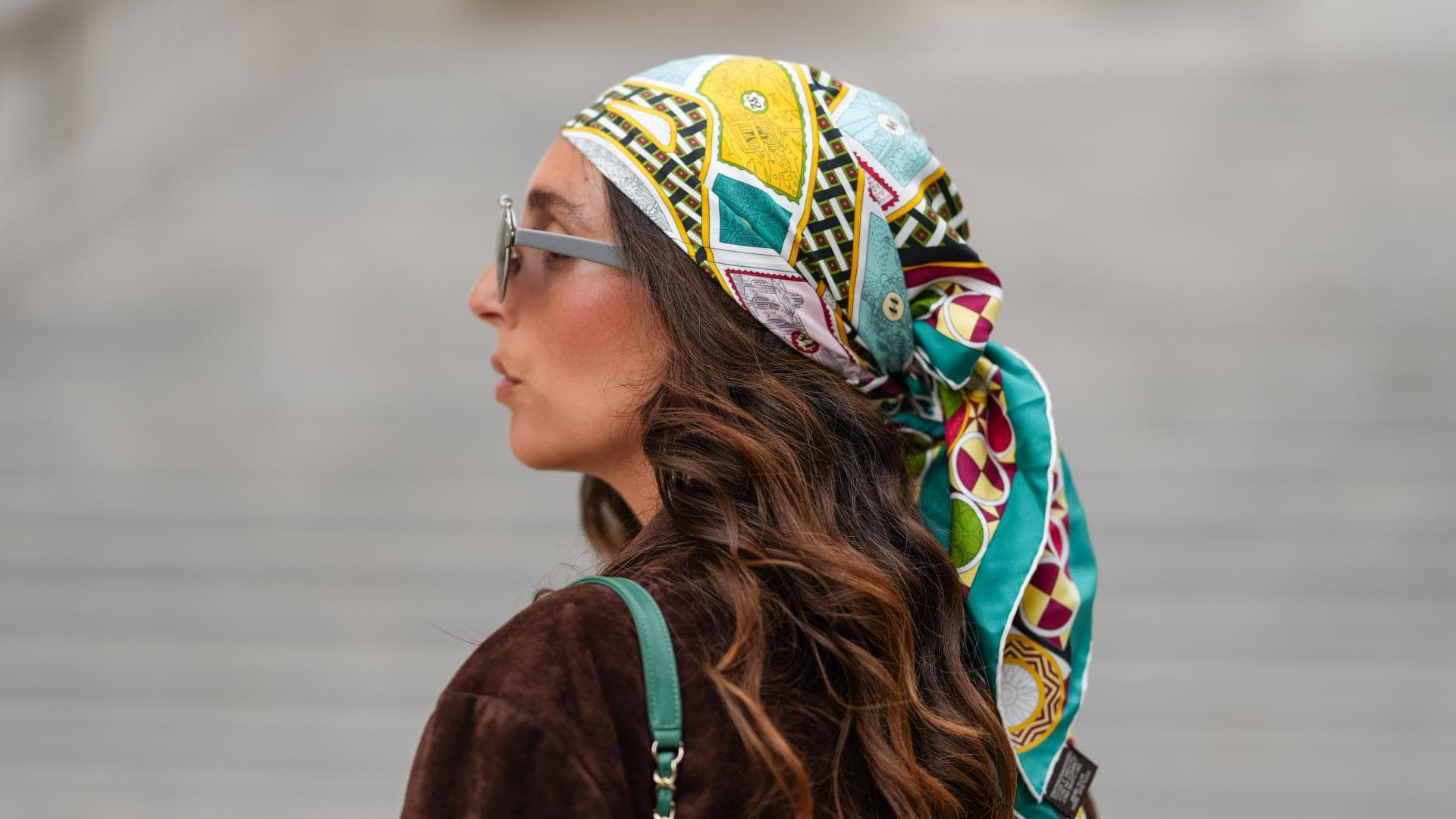 Bandana als Kopftuch binden 