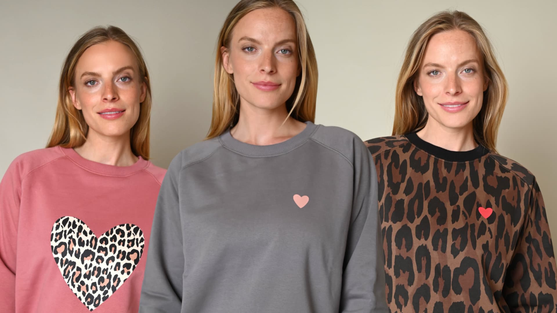Ein Model trägt drei unterschiedliche Sweatshirts von CRICKIT, die es aktuell noch gratis zu jedem Schuhkauf gibt
