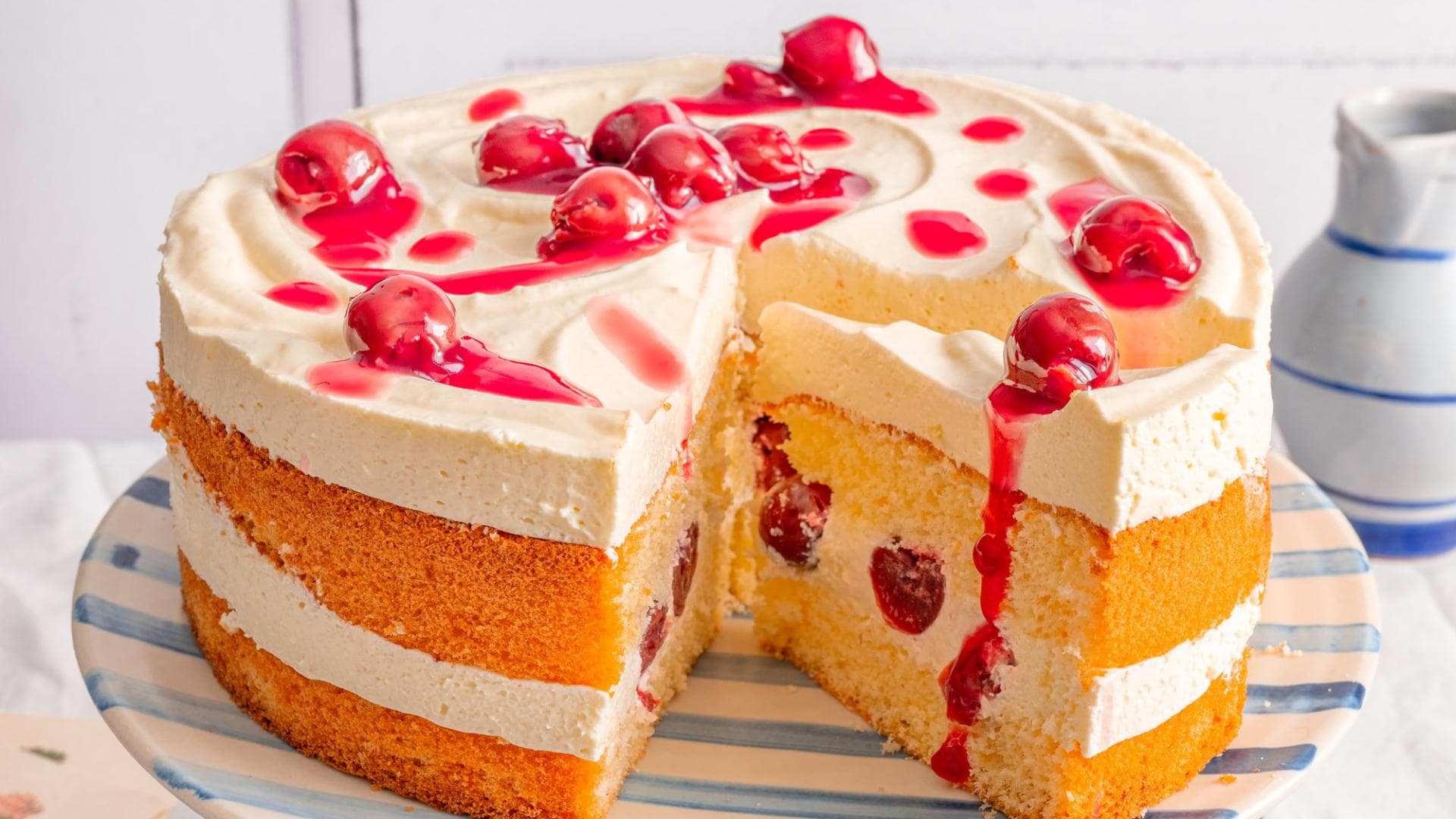 Schmand-Torte mit Kirschen 