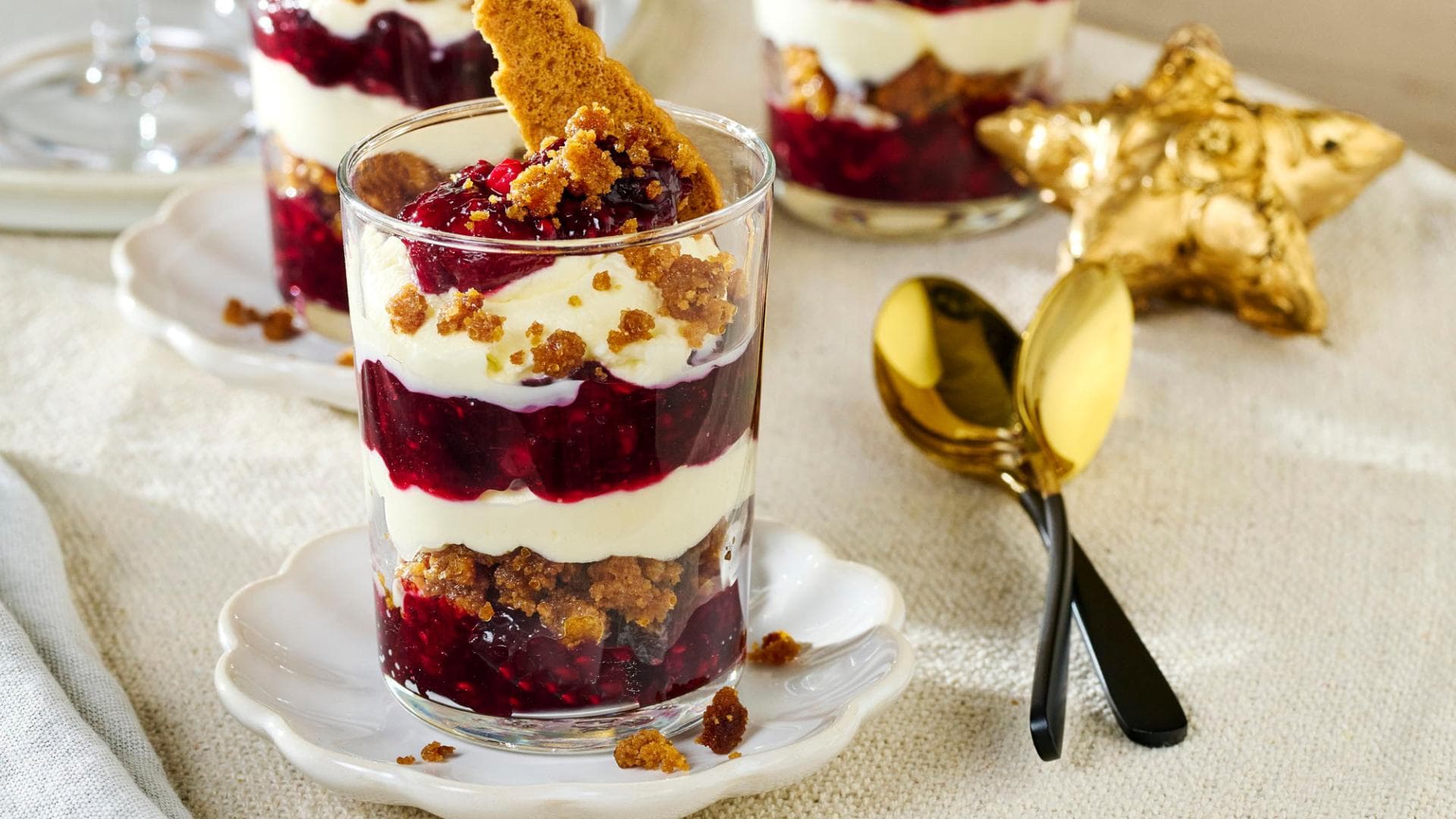 Beeren-Trifle mit Zimt-Kardamom-Crunch 