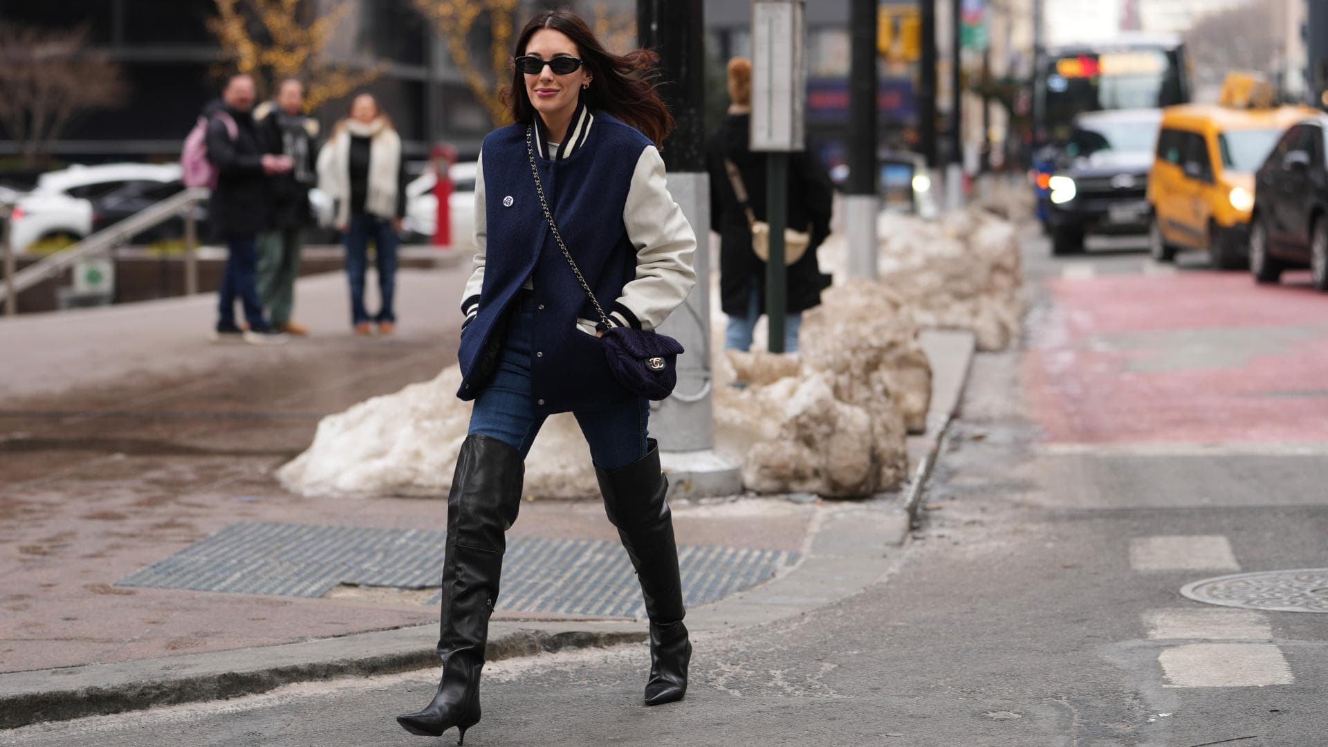 Overknee-Stiefel mit Skinny-Jeans 