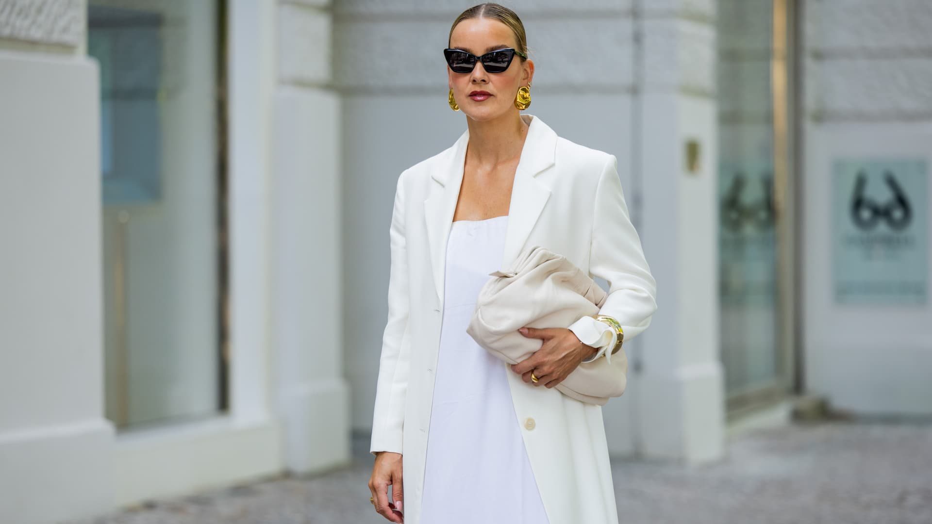 Tina Haase in einem langen Kleid