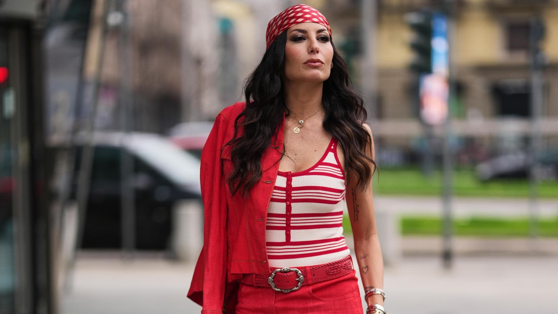 Rotes Denim Streetstyle 