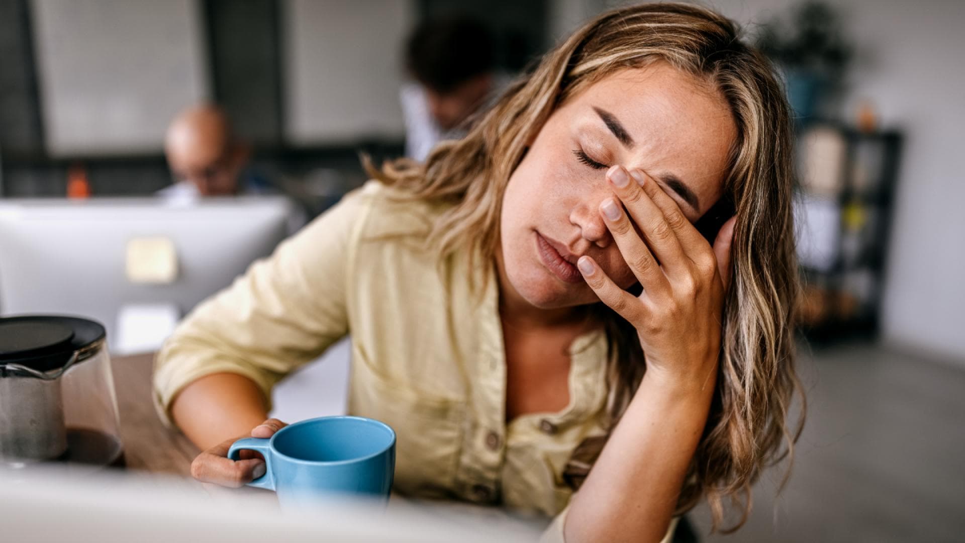 Frau ist völlig geschafft