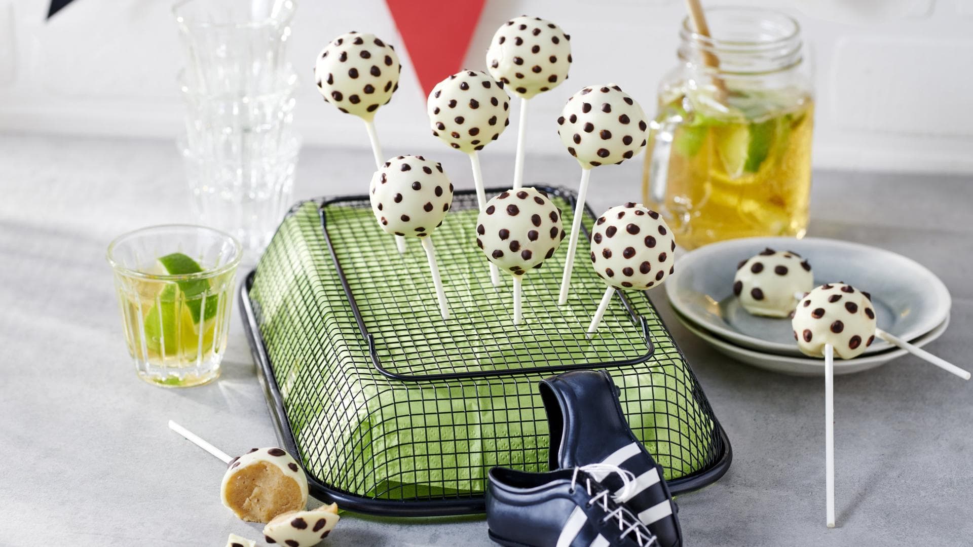 Fußball-Cakepops Fußball-Cakepops
