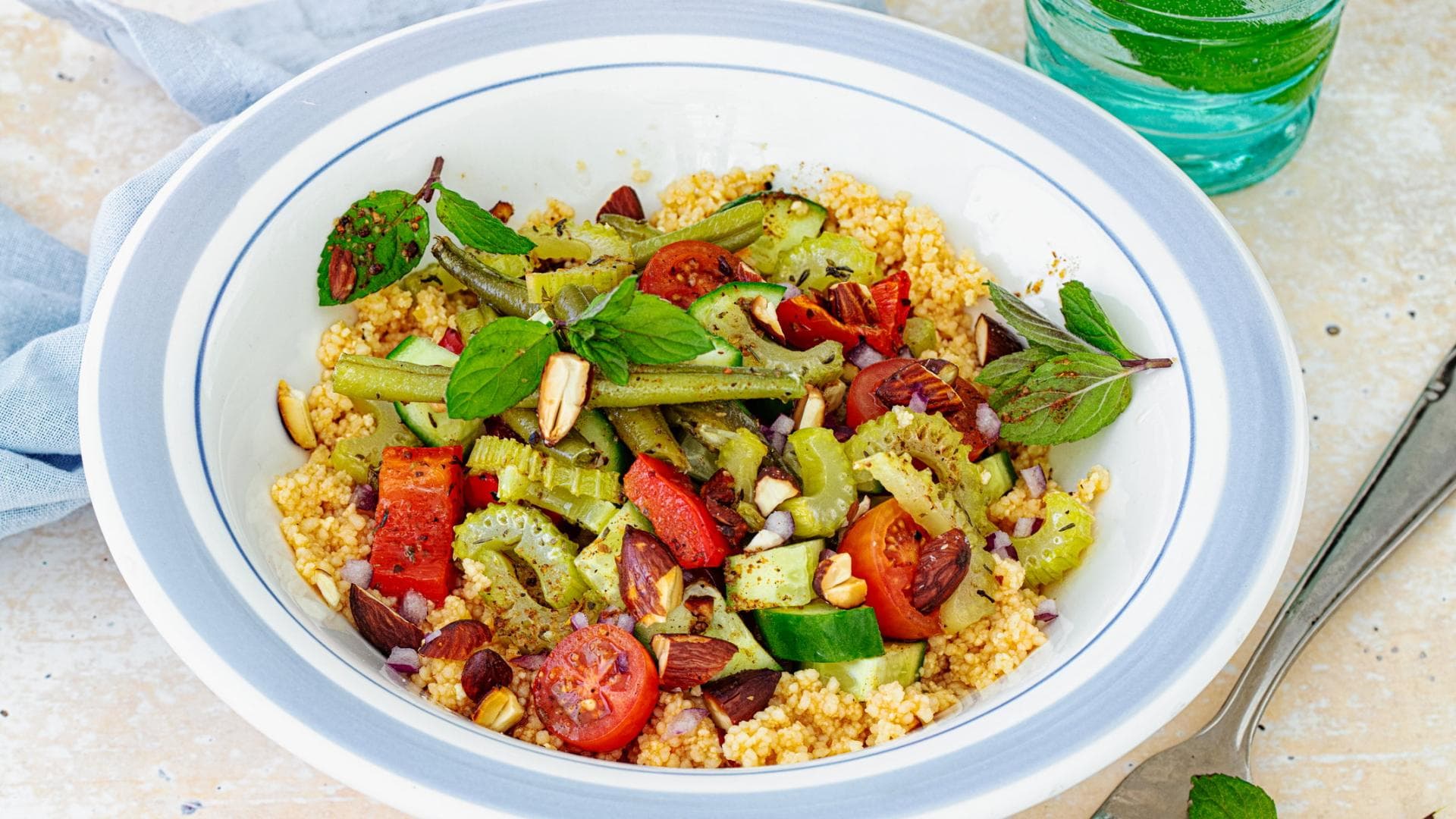 Gemüse-Couscous mit Salzmandeln Gemüse-Couscous mit Salzmandeln