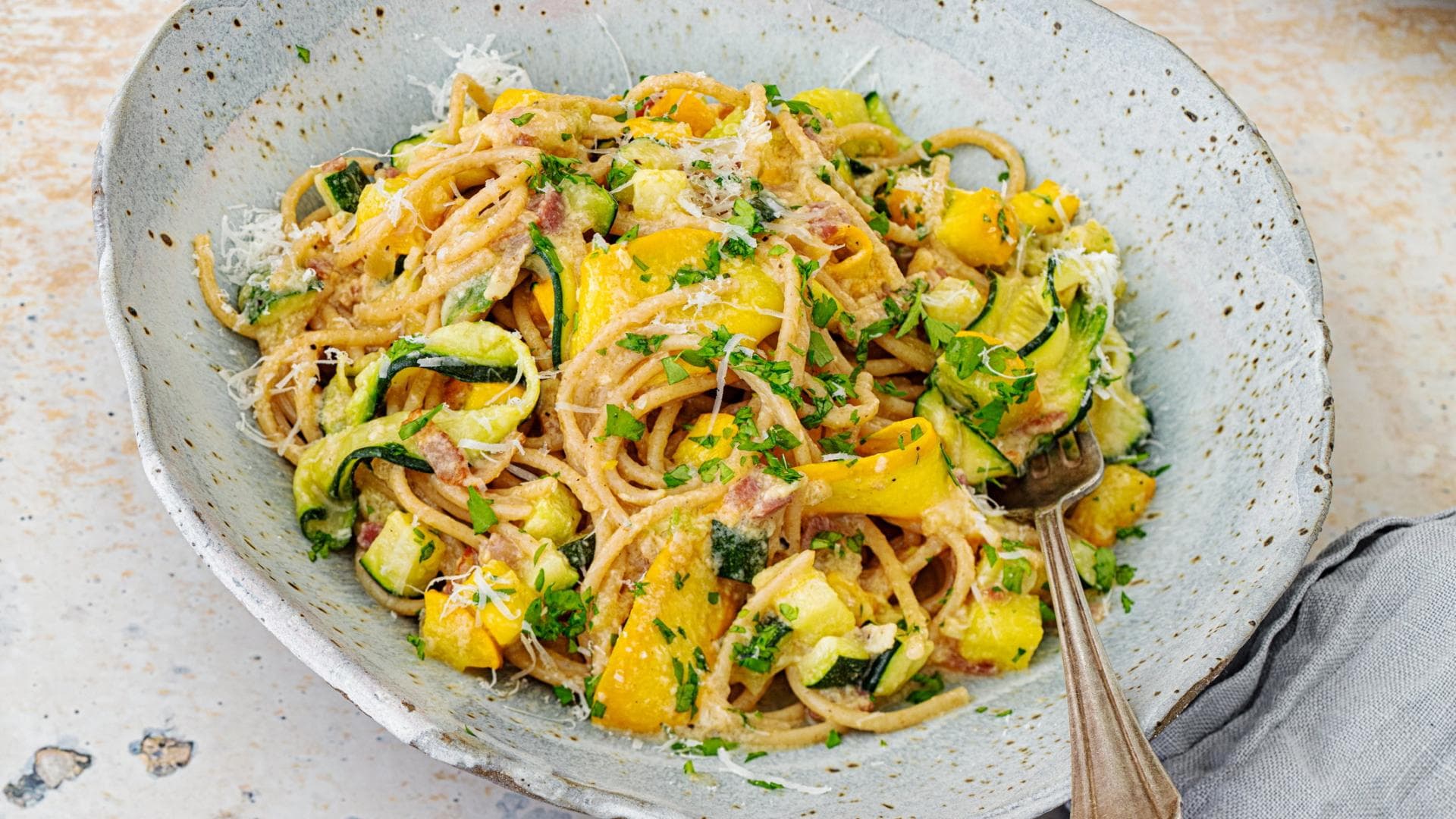 Spaghetti mit Zucchini-Carbonara Spaghetti mit Zucchini-Carbonara