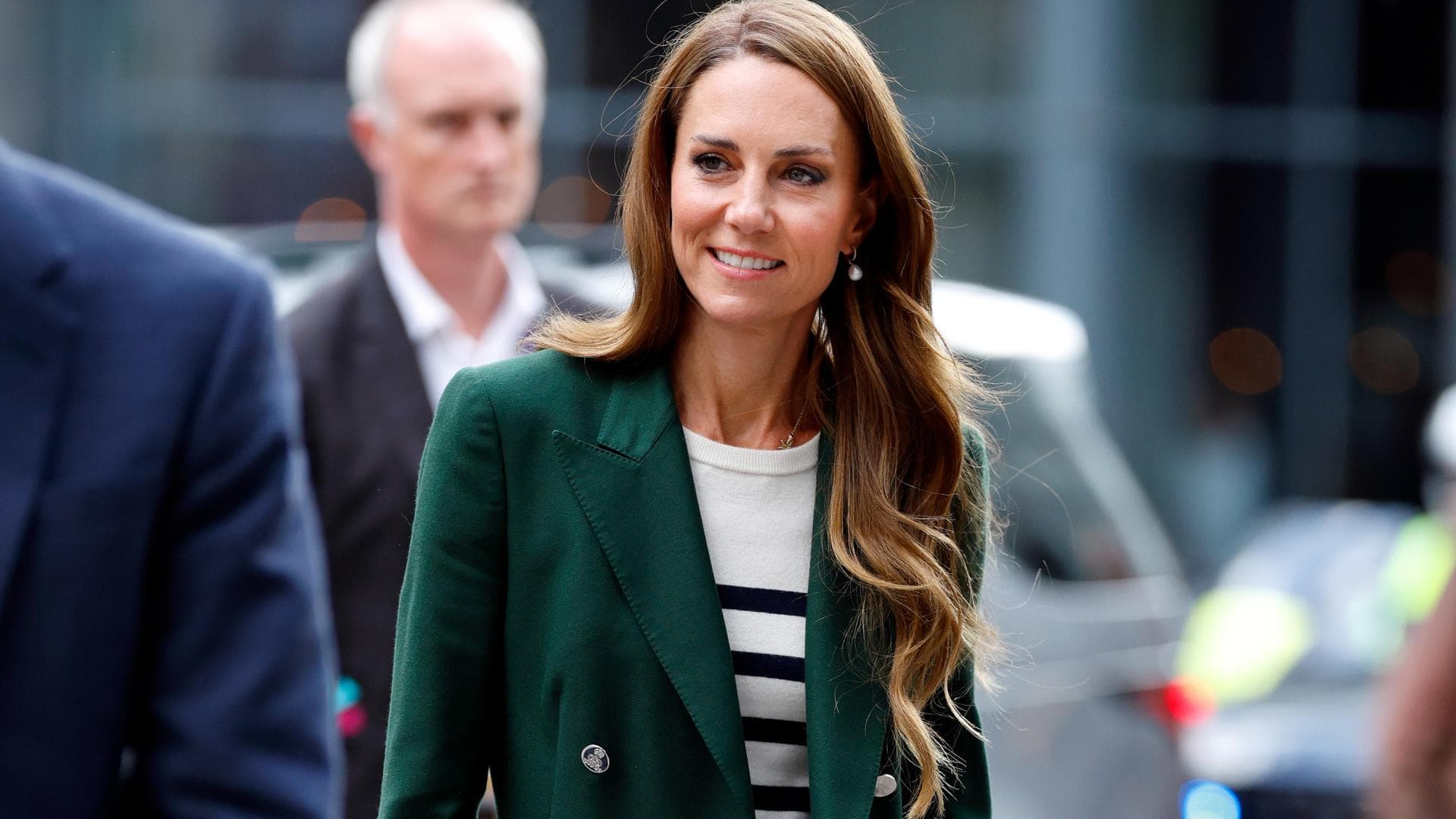 Kate Middleton in einem waldgrünen Look 