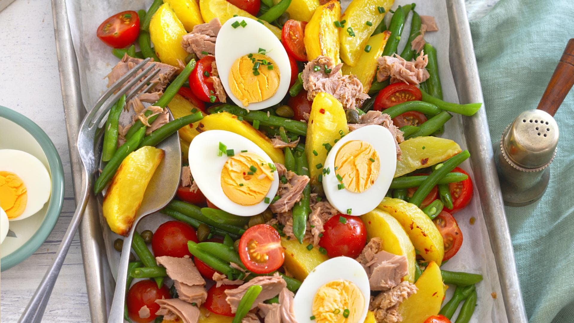 Nizza-Salat mit Ofenkartoffeln