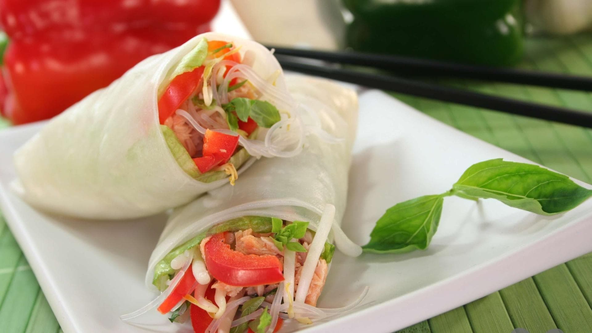 Vietnamesische Reispapier-Röllchen mit Tofu 