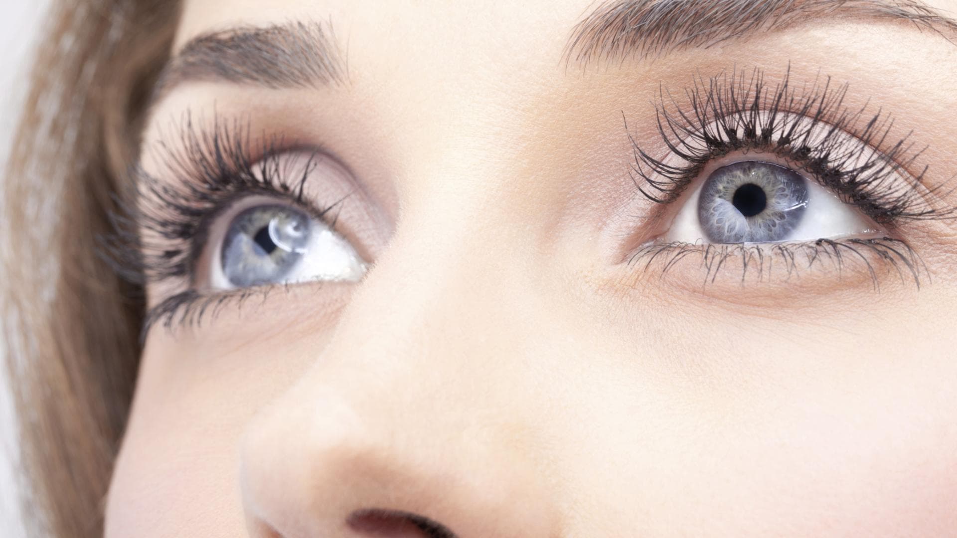 Frau mit blauen Augen - Tipps und Tricks die Ihren Augen gut tun