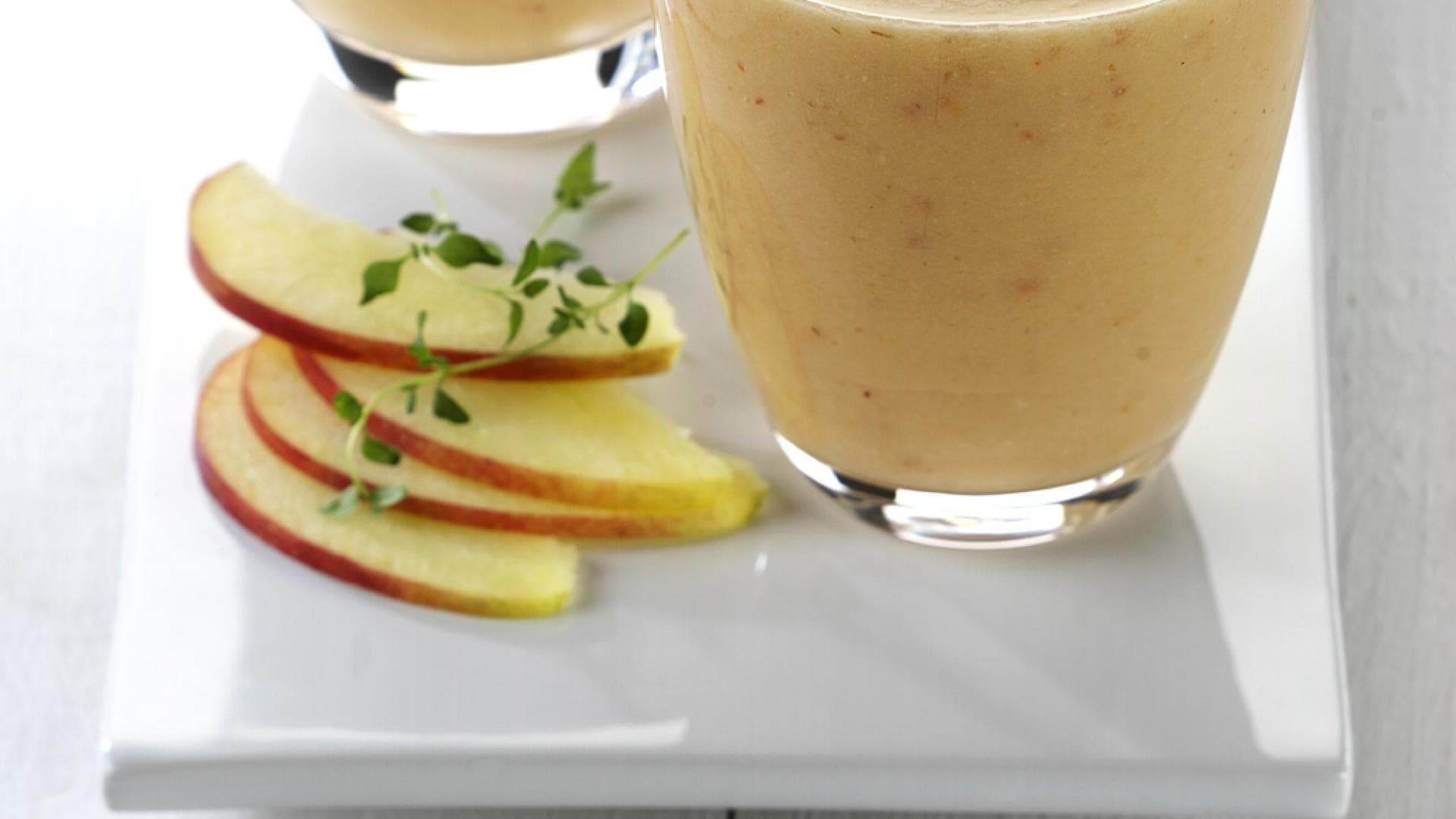 Apfel-Joghurt-Shake mit Haferflocken