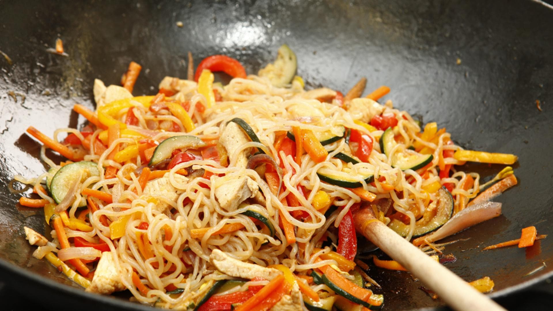 Asia-Bratnudeln mit Gemüse