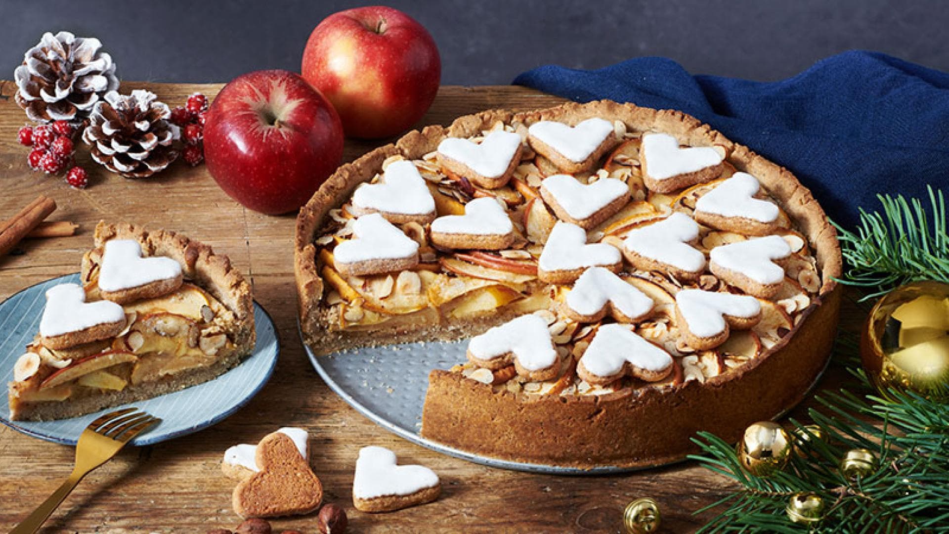 Apfel-Marzipan-Kuchen mit Bahlsen Apfelzimt-Herzen