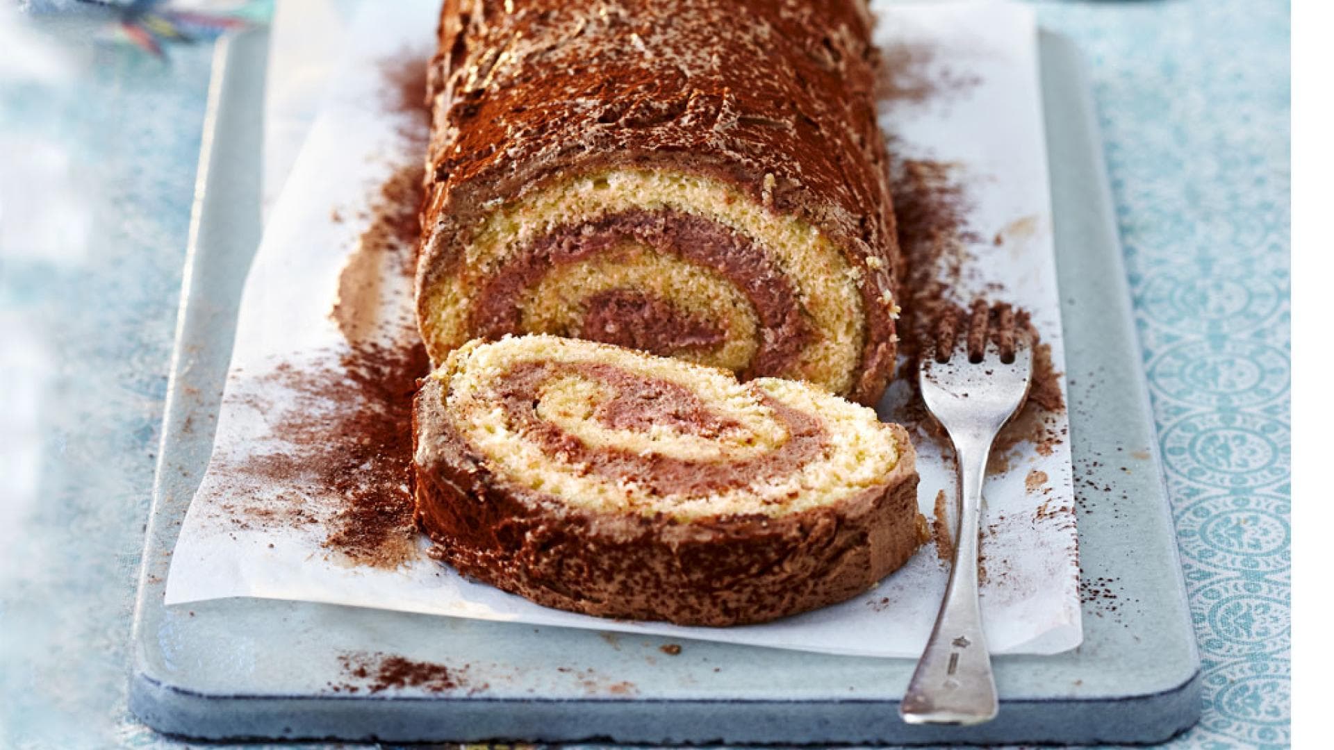 Biskuitrolle mit Schokocreme