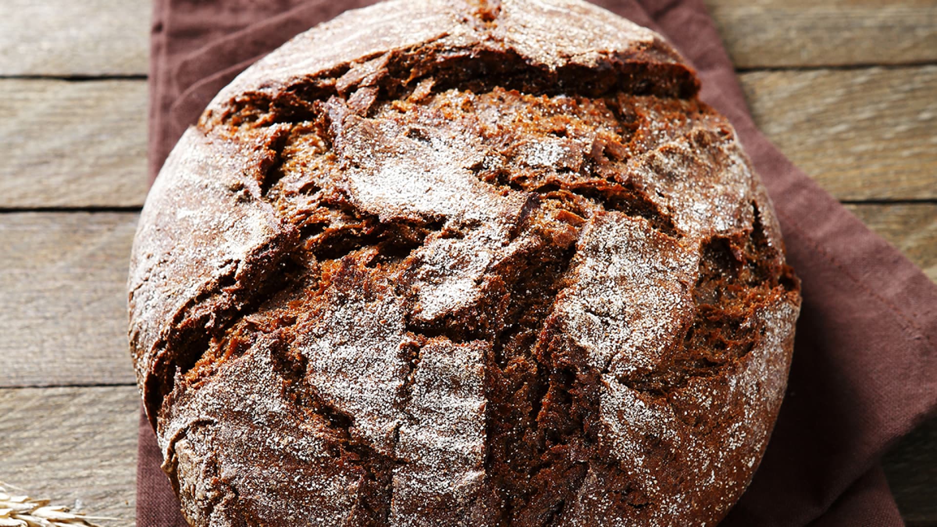 Knuspriger Laib Bauernbrot