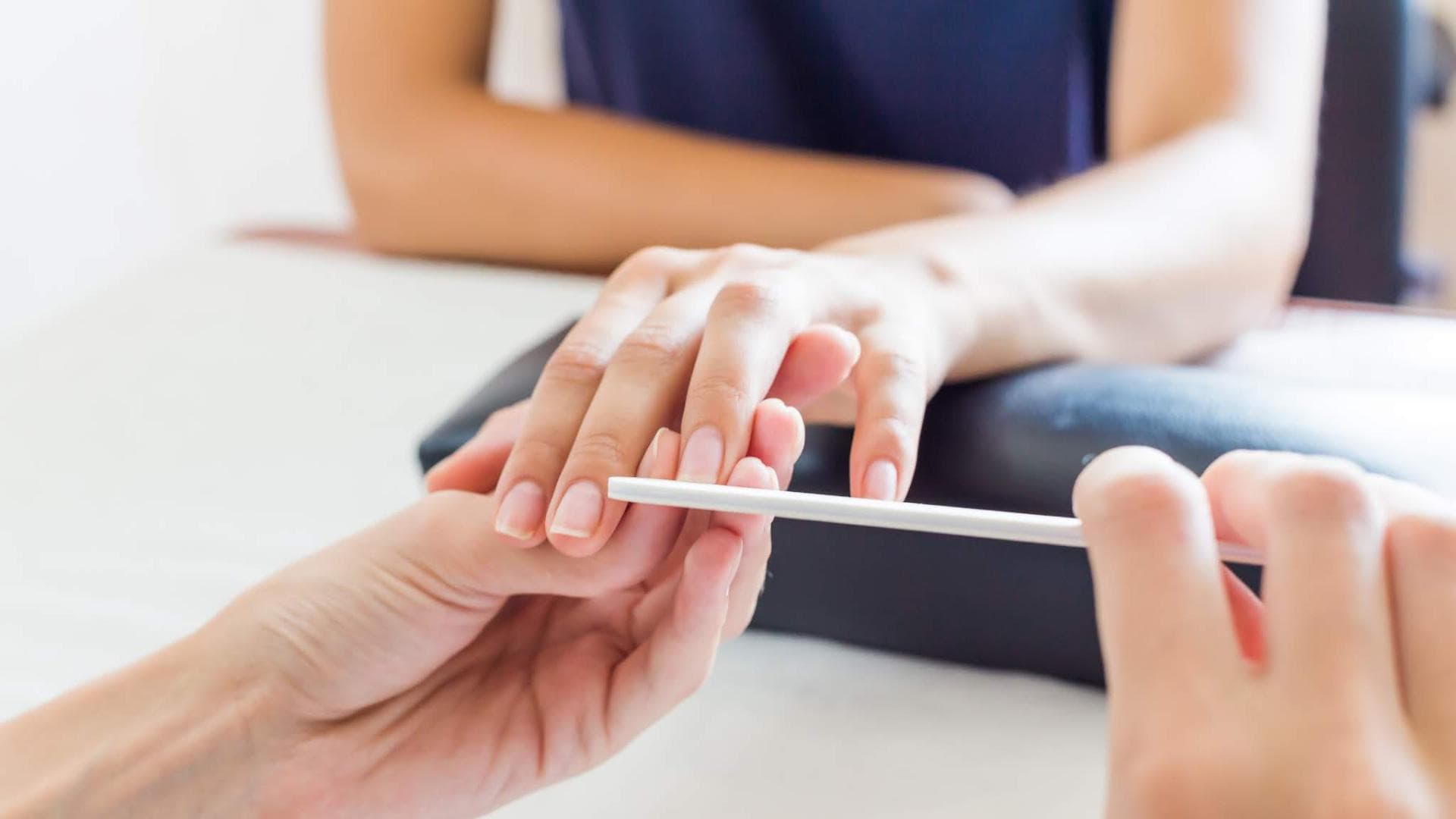 Maniküre bei brüchigen Nägeln