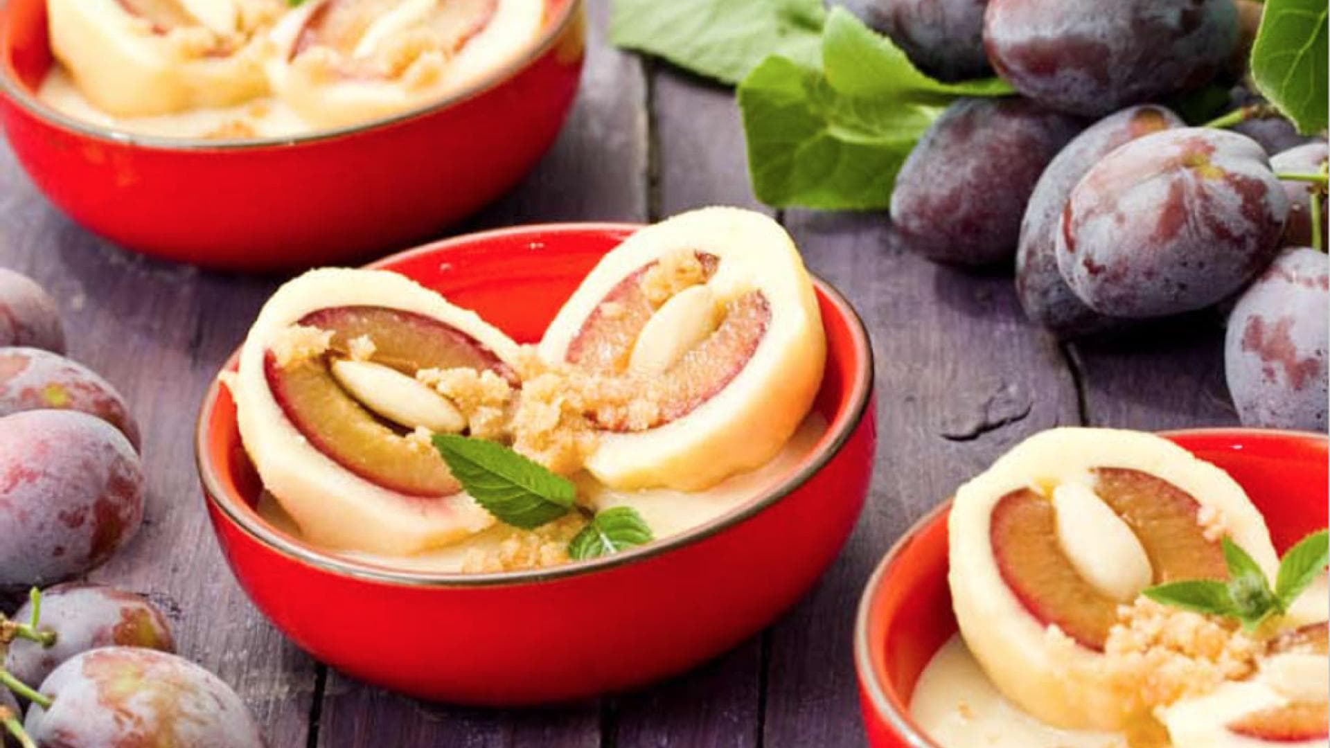 Bühler Zwetschgenknödel in Dessertschalen mit frischen Zwetschgen