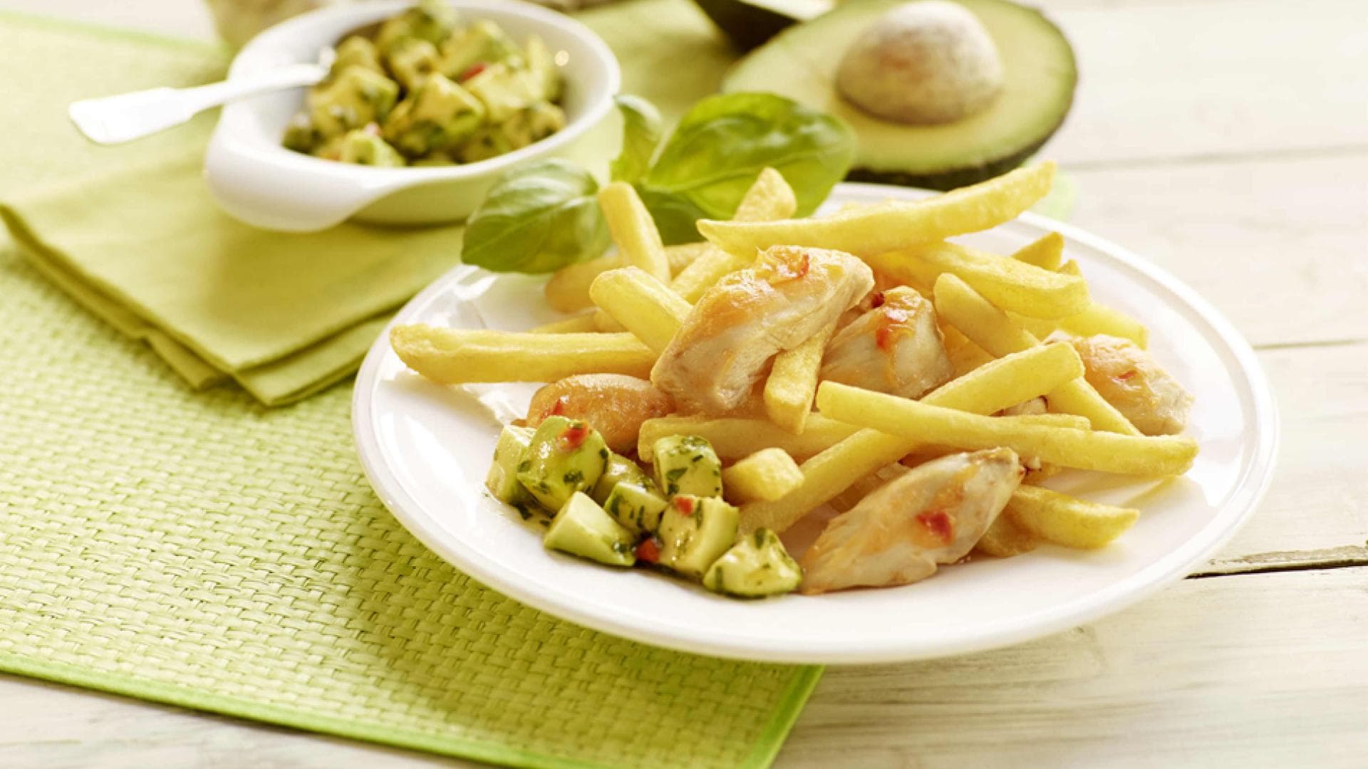 1.2.3 Frites Deluxe mit Avocado-Chili-Salsa und Chicken 