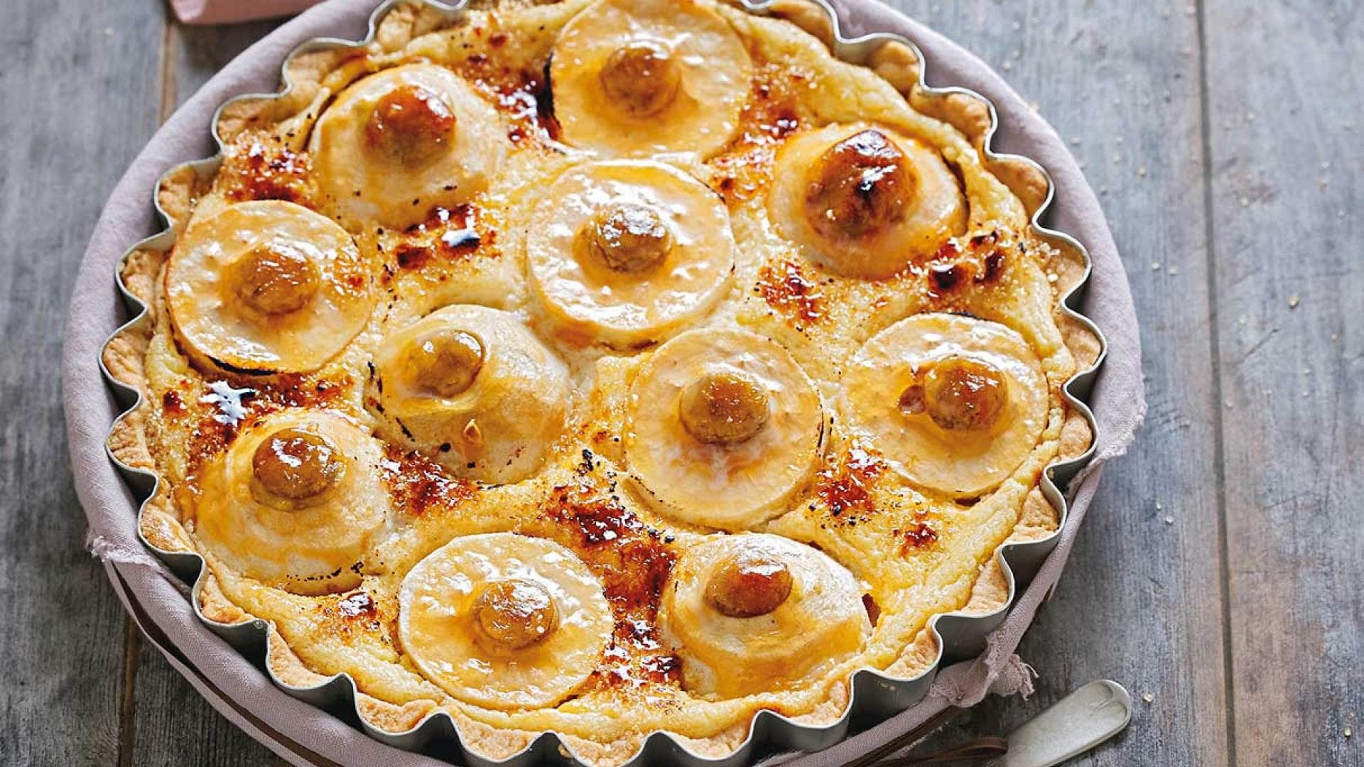 Creme-Brulee-Kuchen mit Brataepfeln 