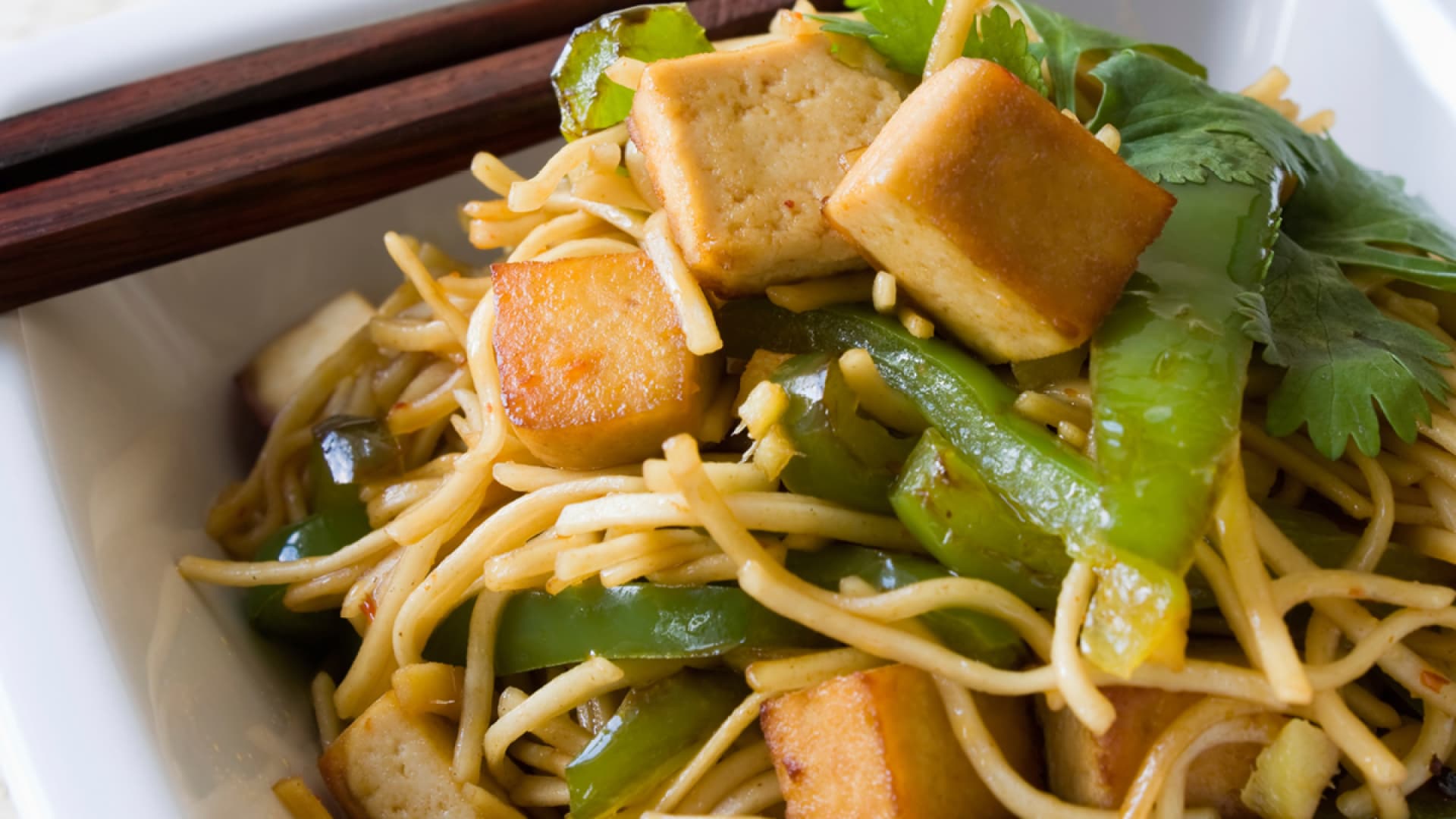 Diätrezept: Kalorienarme Konjaknudeln mit Tofu