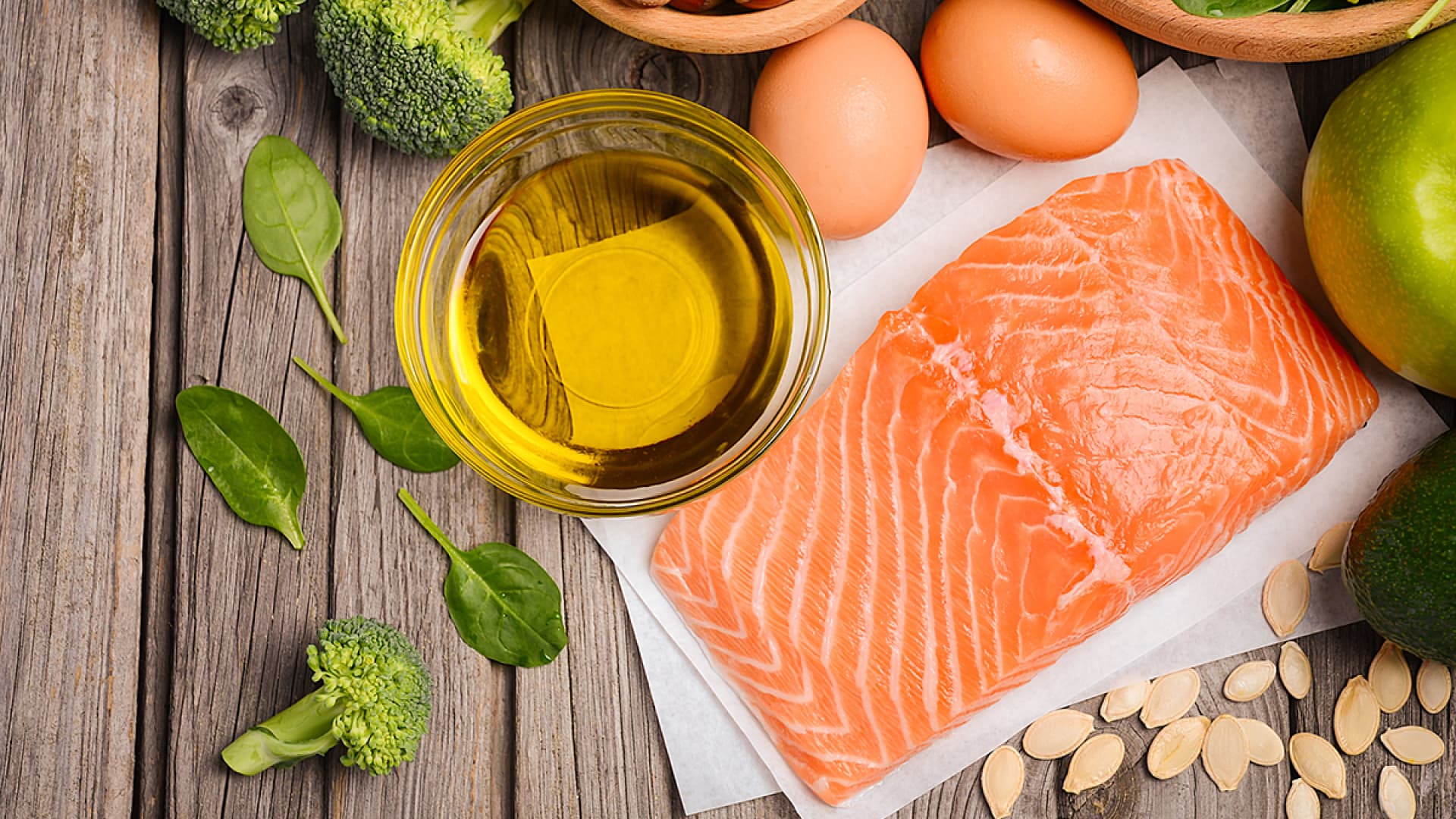 Speiseplan Eiweiß-Diät: Viel Fisch, Hülsenfrüchte, Eier und Fleisch