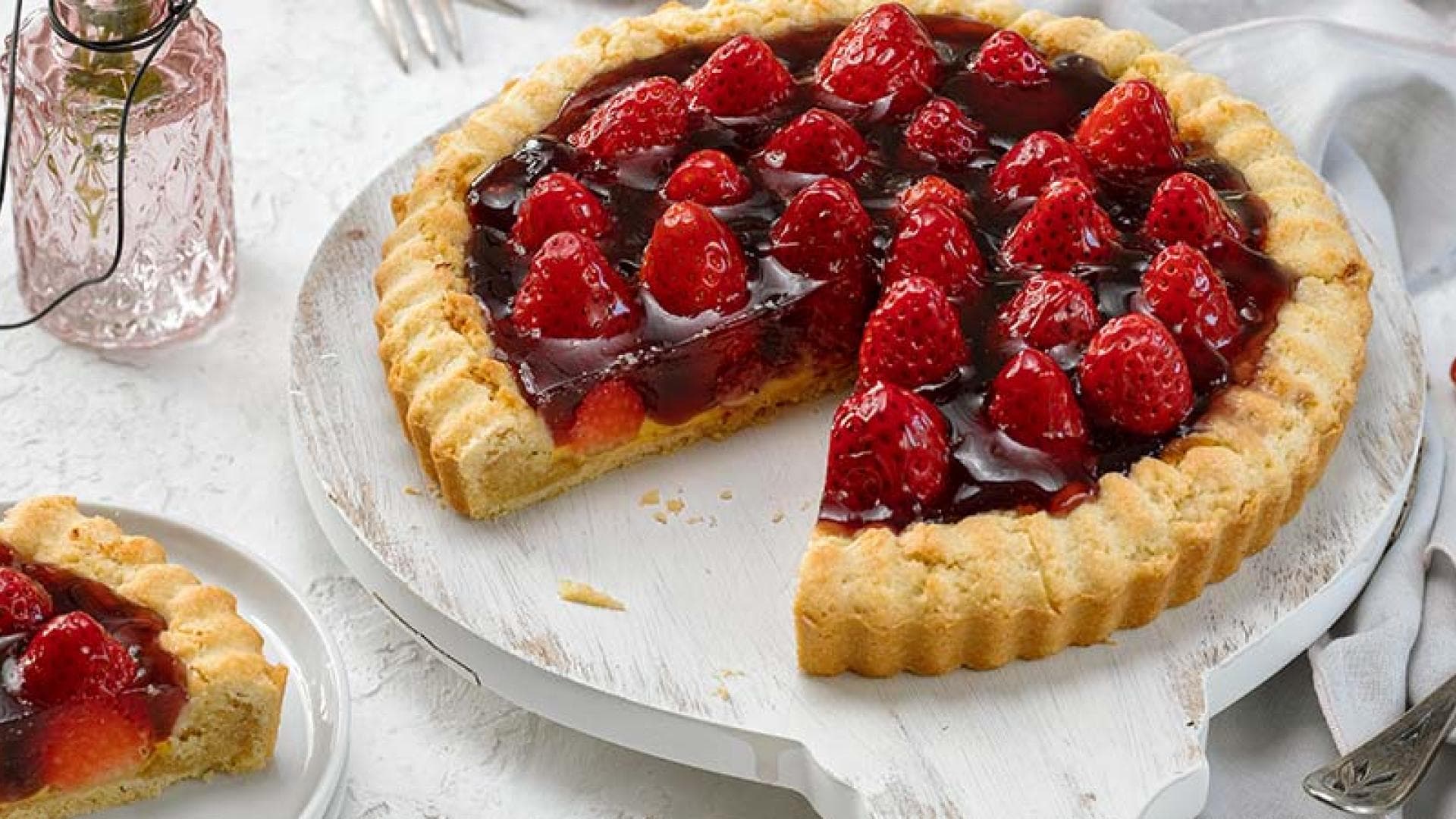 Erdbeerkuchen mit Marzipanrand