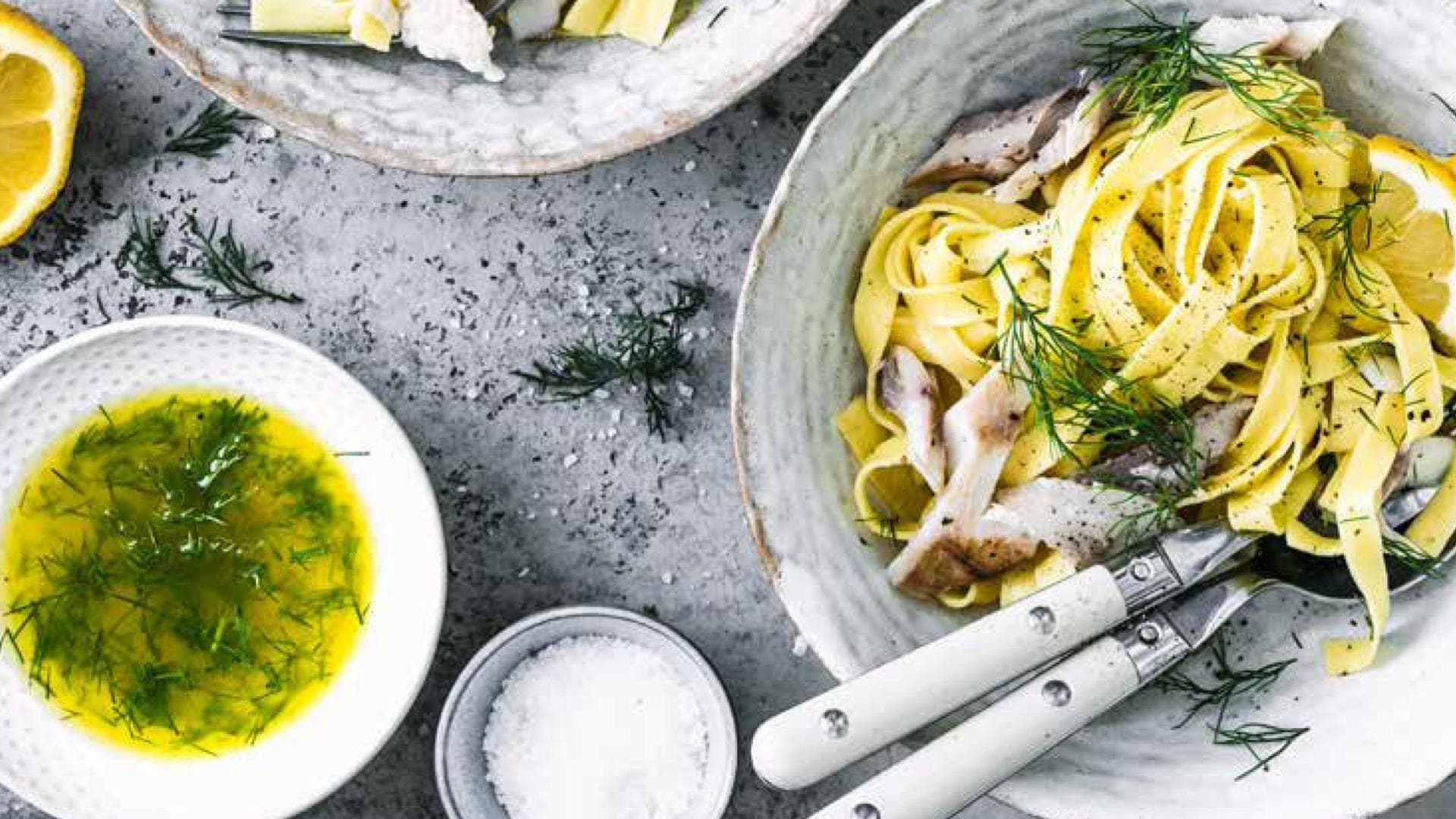 Zitronen-Pasta mit Räucherforelle und Dill 