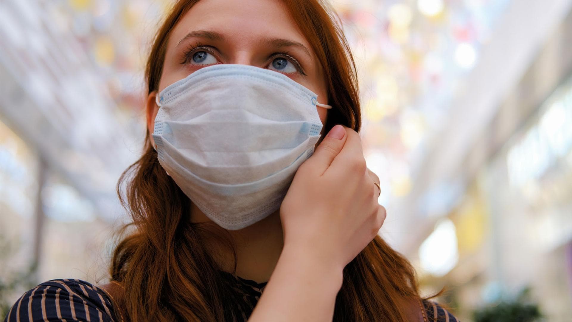 Frau mit Mundschutz Corona