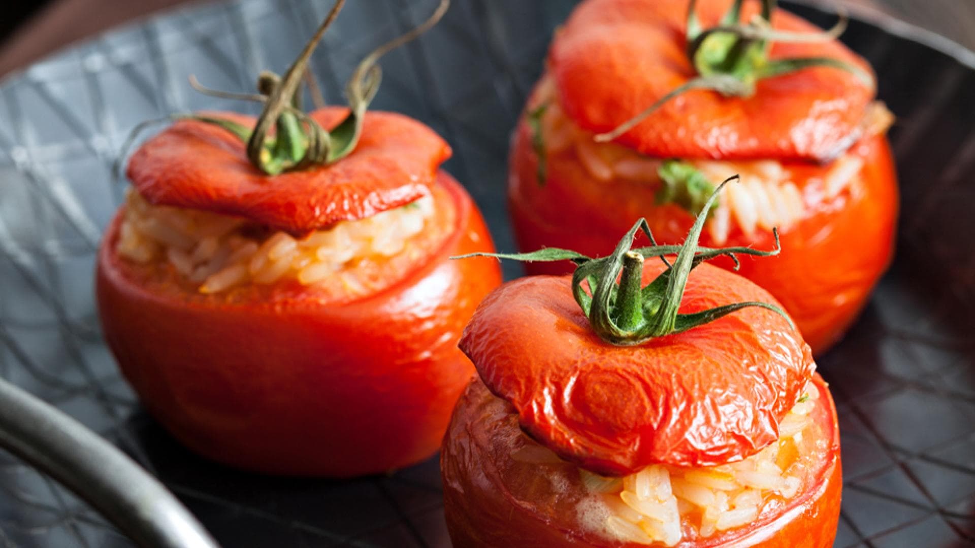 Mit Kartoffel gefüllte Grilltomaten - Schmecken super aus dem Ofen oder direkt vom Grill