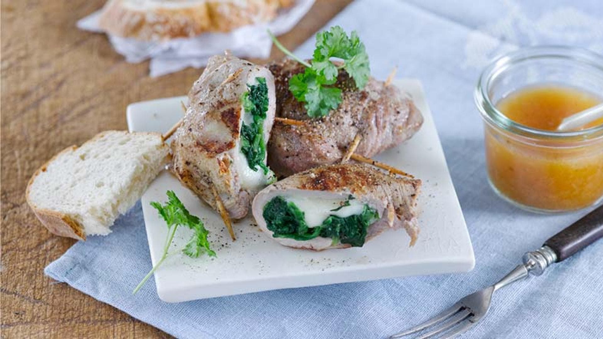 Gefülltes Kalbsschnitzel mit Blattspinat und Mozzarella