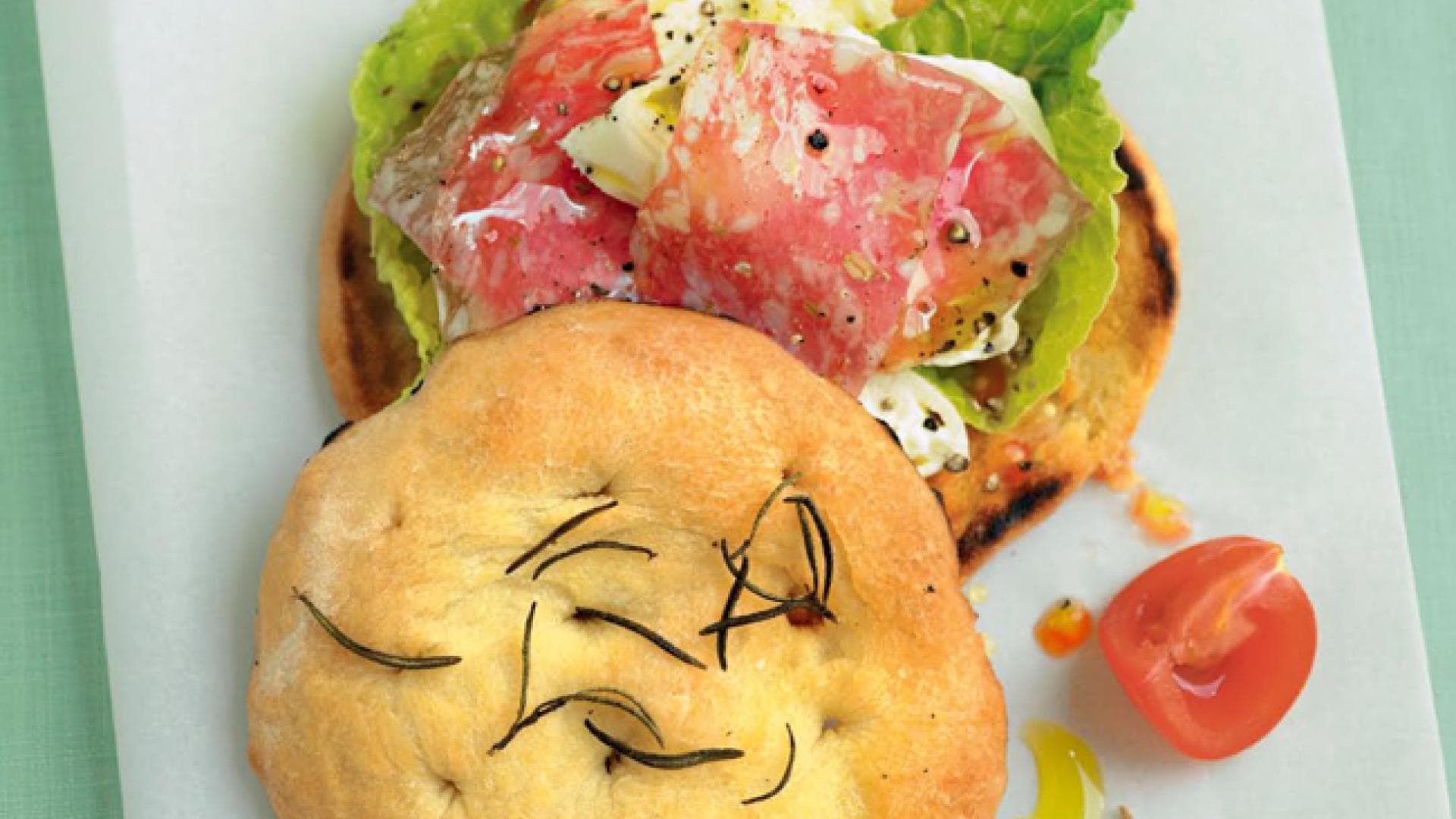 Gegrillte Focaccia mit Fenchelsalami