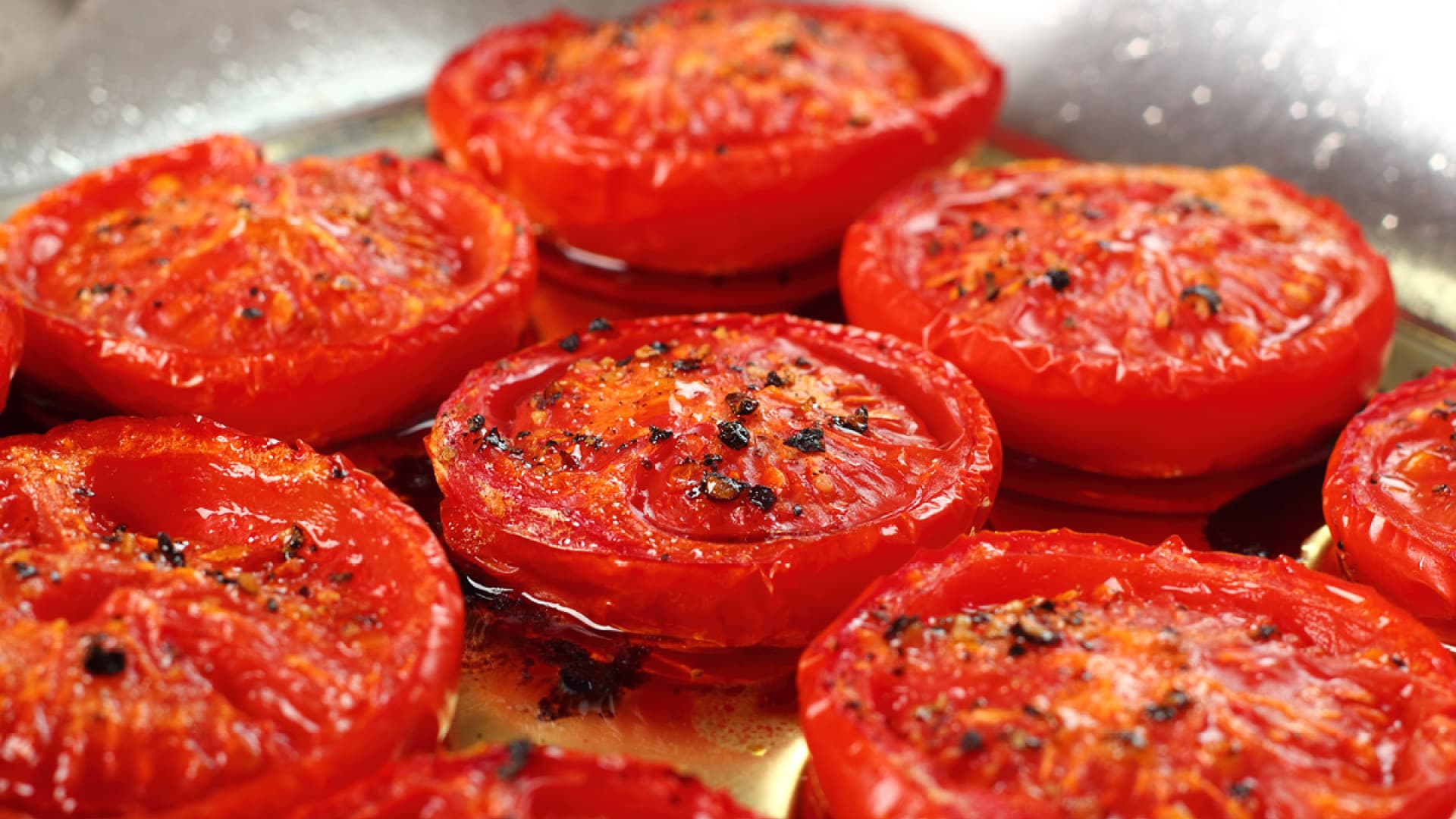 Halbe Tomaten gegrillt mit Kräutermarinade