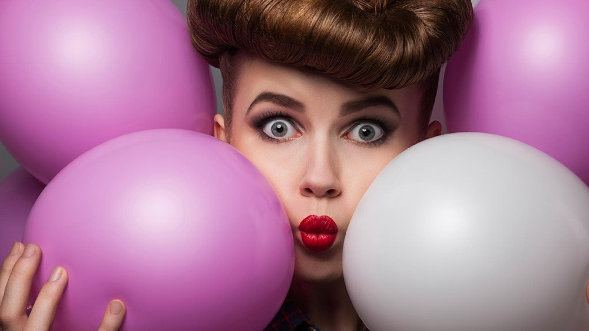 Grimassen schneiden für glatte Haut - So bekämpfen Sie erste Fältchen im Gesicht