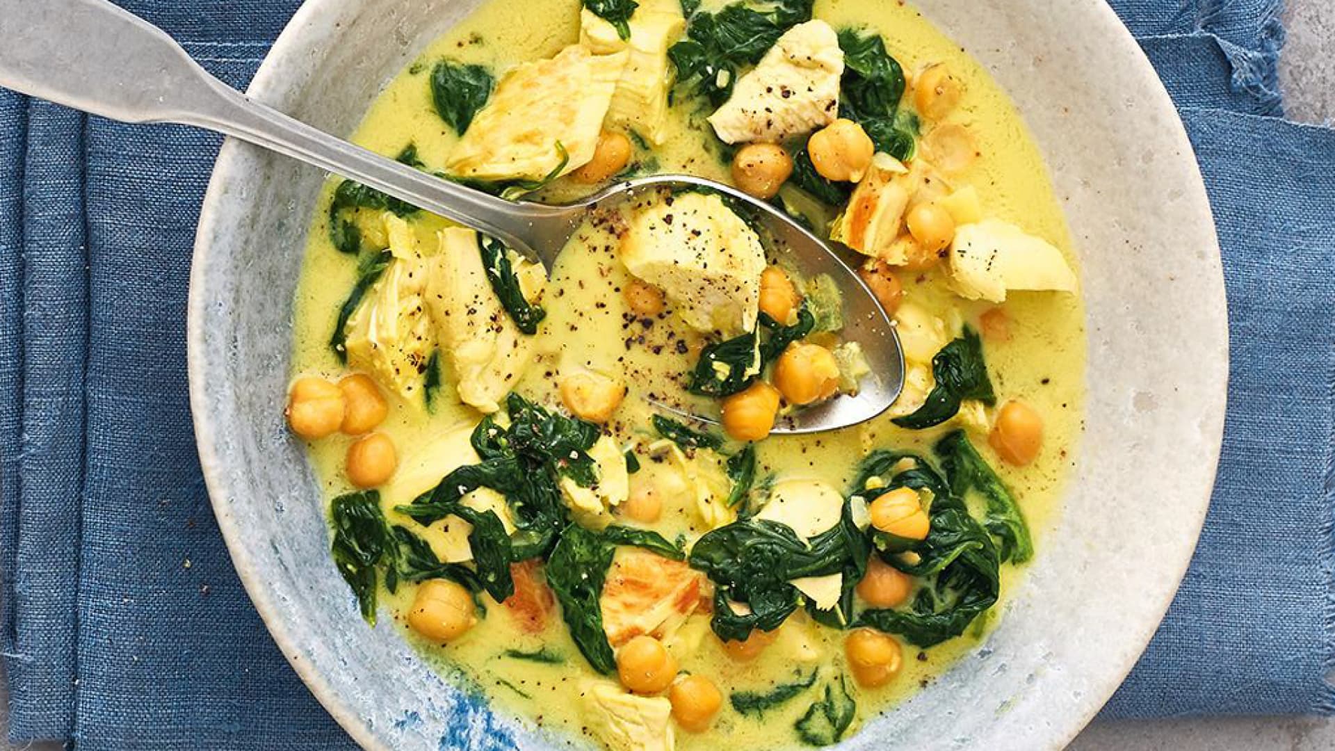 Hähnchen-Curry mit Kichererbsen und Spinat