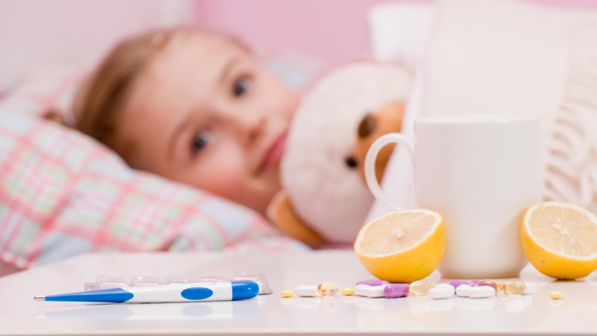 Mädchen mit Teddy