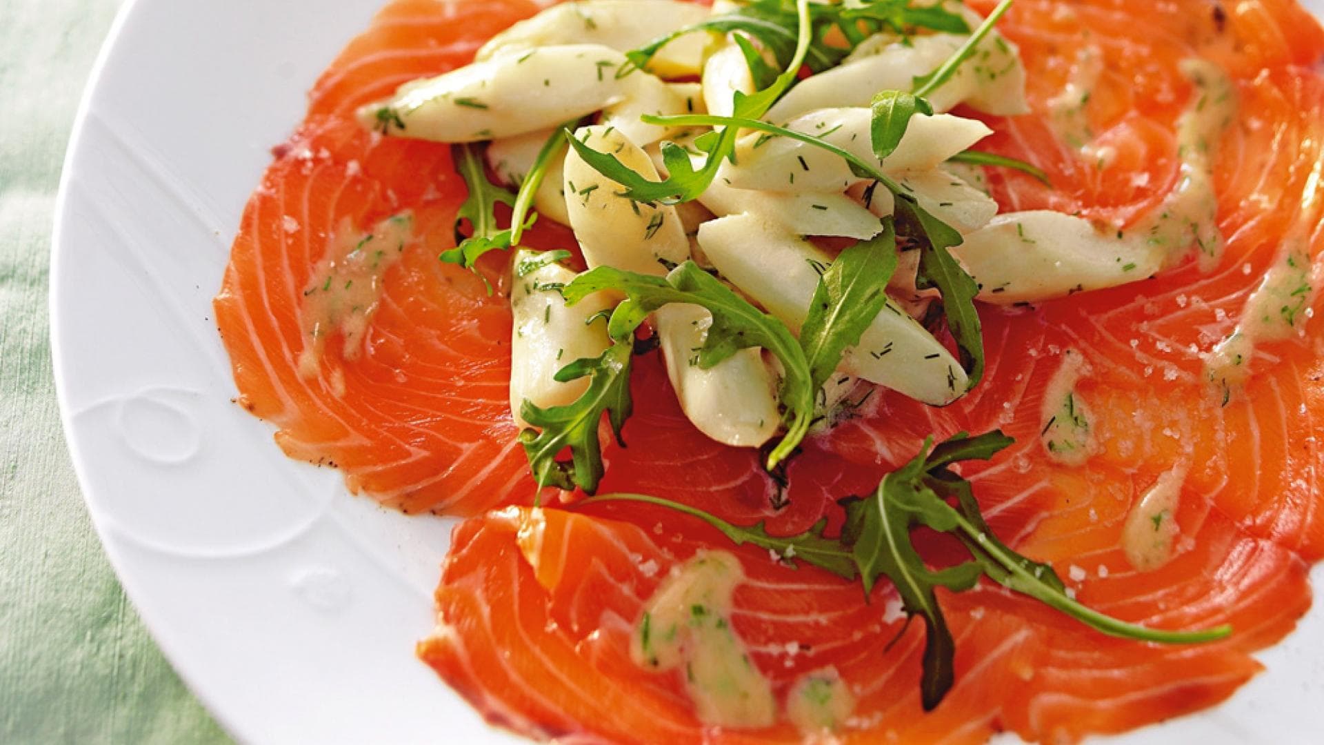 Lachscarpaccio Spargel - Leckeres und leichtes Lachscarpaccio-Rezept mit gebratenem Spargel 